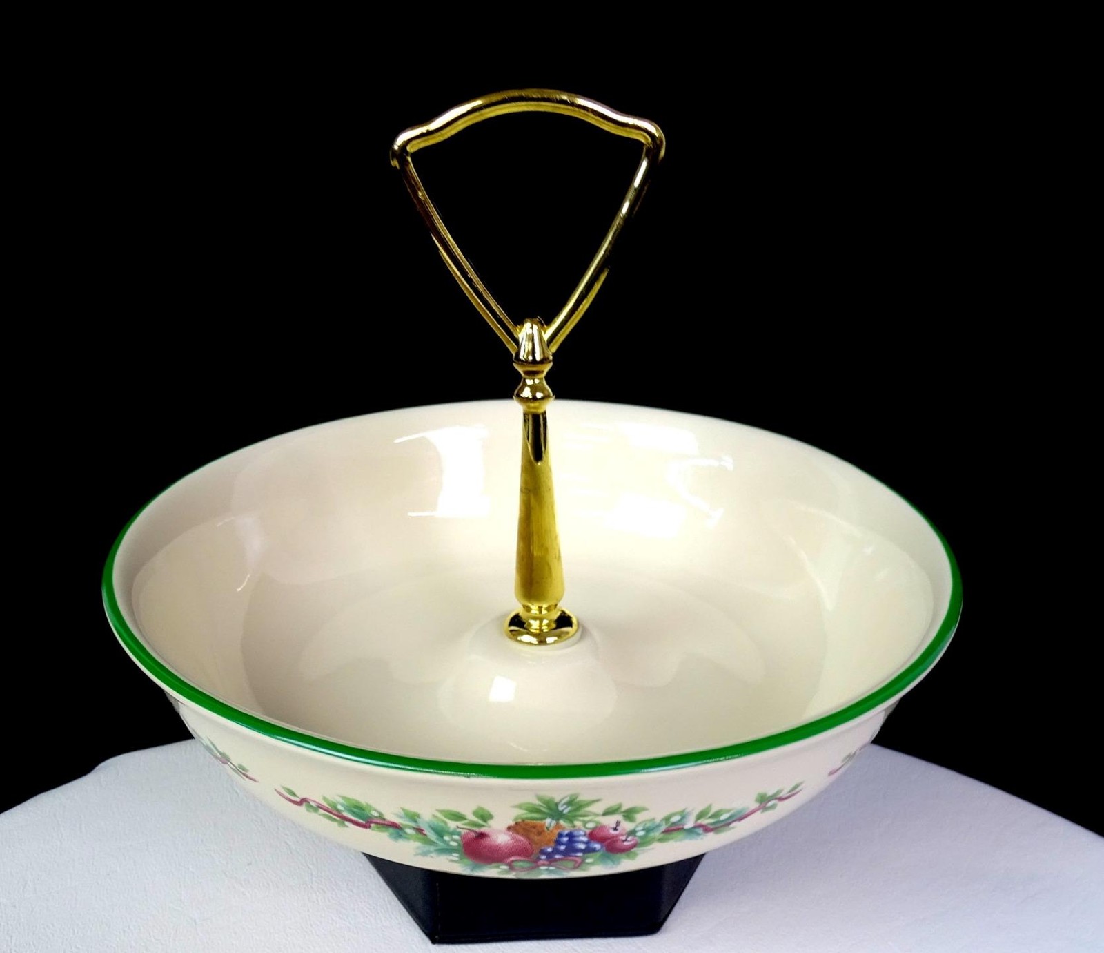Pfaltzgraff Porcelain Holly Joy Center Handle 7 1/8″ Open Candy Dish 1994-1997