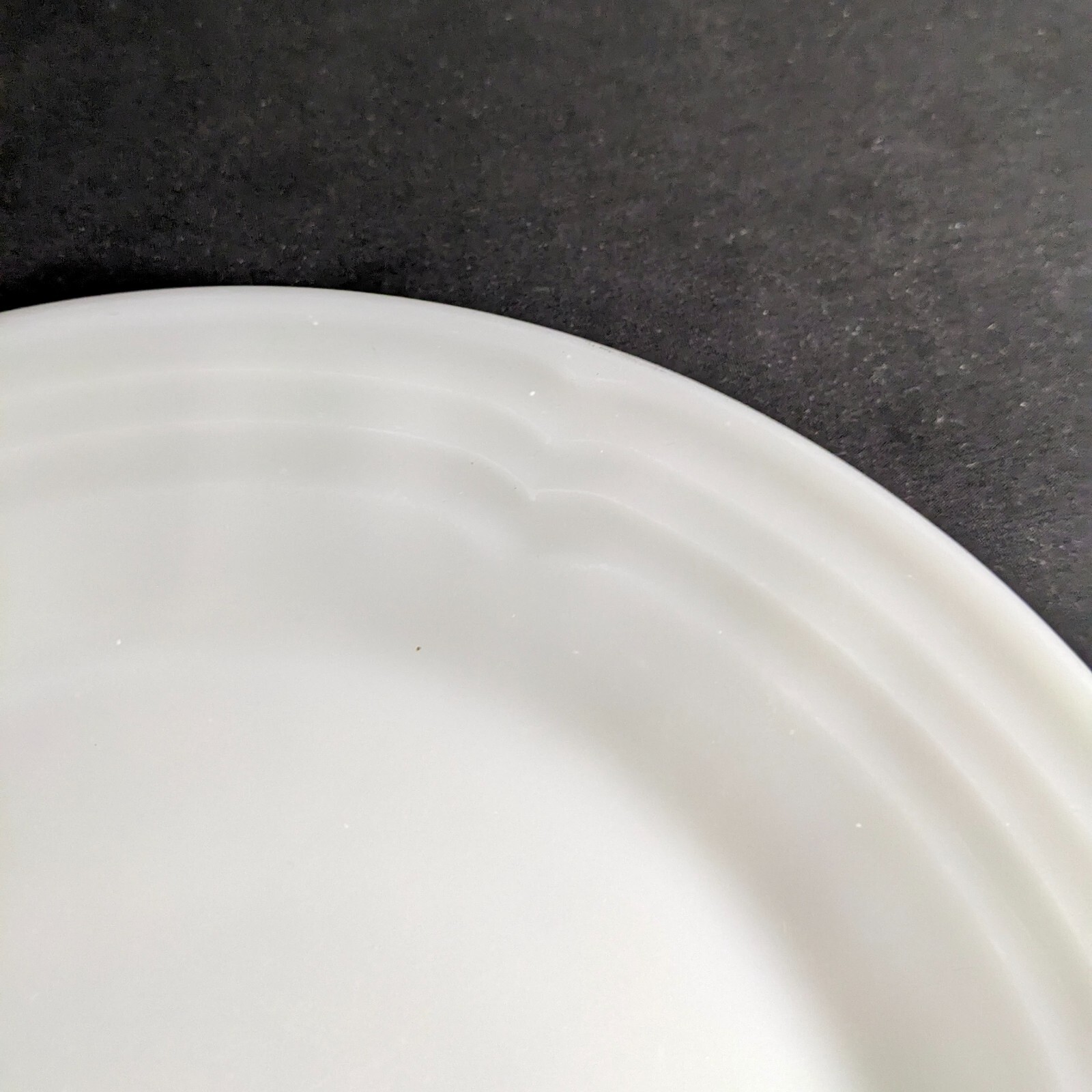 (1950-1959) Set of 2 Fire King White Milk Glass 9″ Dinner Plates