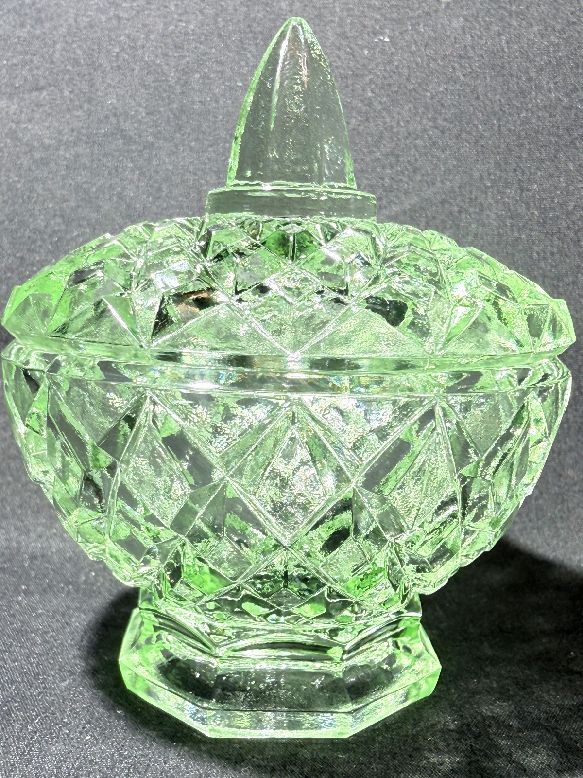 Green Vaseline Uranium glass covered candy dish coffee sugar jar / bowl selenium