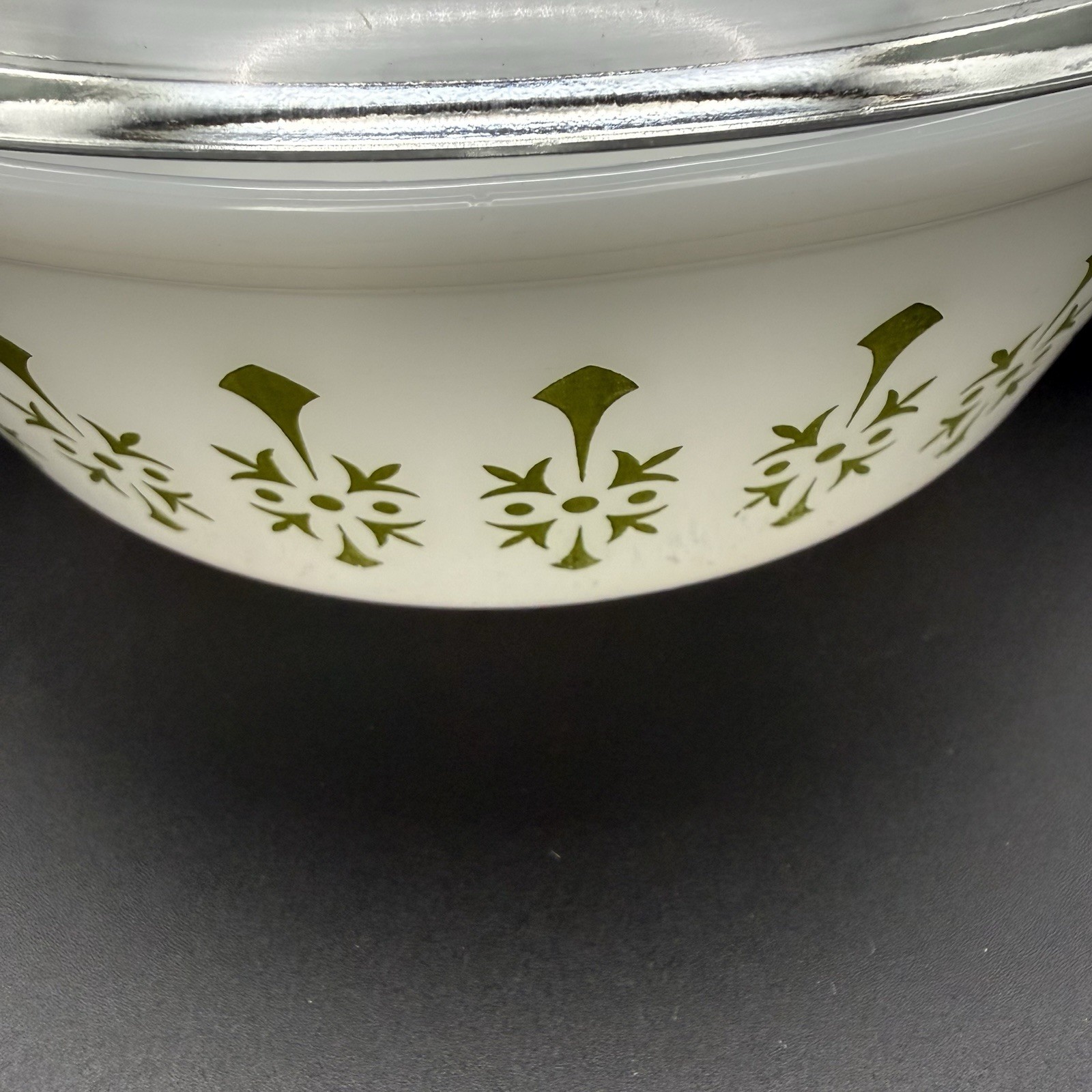 Vintage Mid Century Modern Glasbake Milk Glass Green Pinwheel 2QT Casserole/Lid