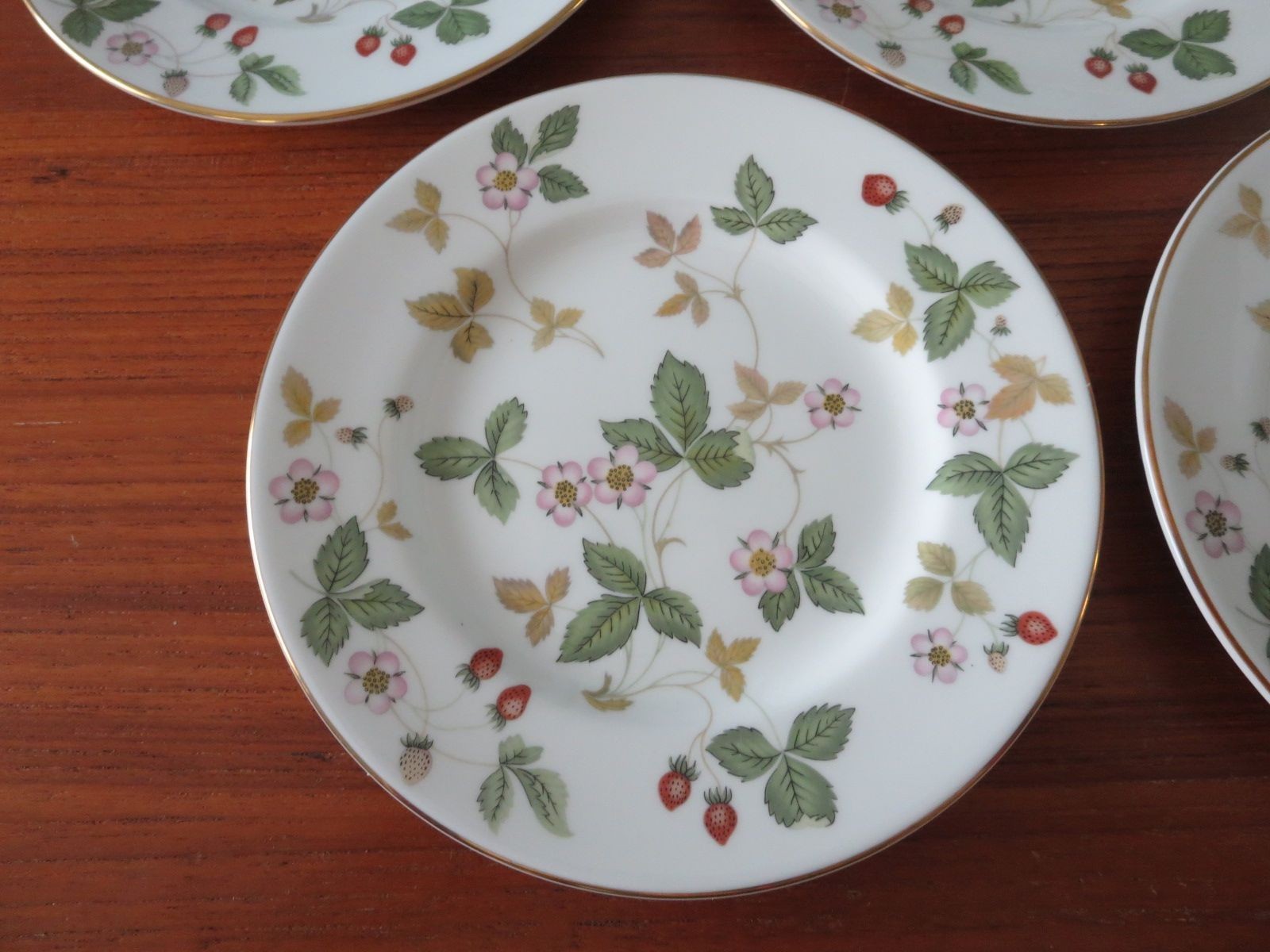Set of 6 Wedgwood Bone China Wild Strawberry Bread & Butter Plates 6”