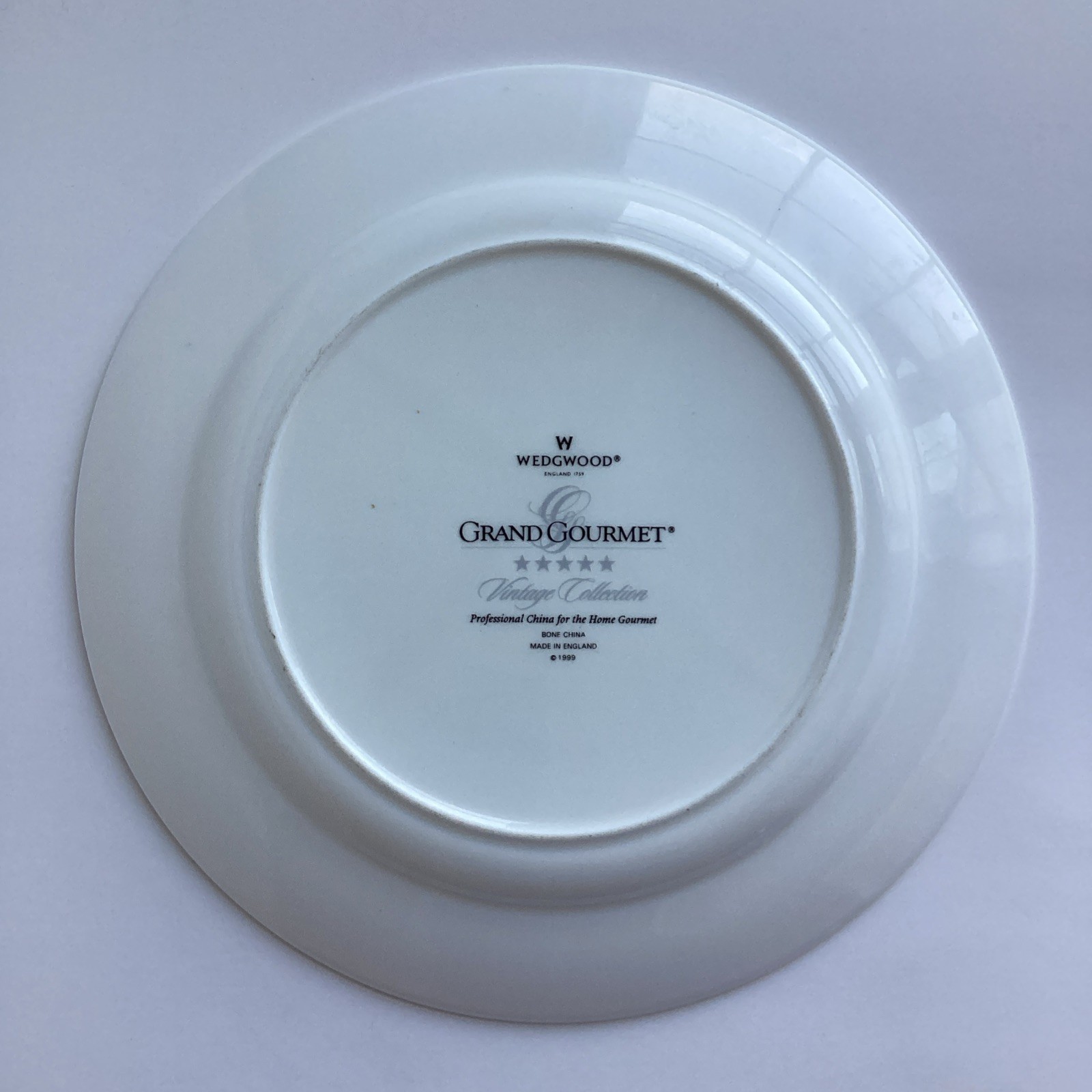 Wedgwood Grand Gourmet Vintage Collection Dinner Plates Set 8 Wine Label 9-3/4”