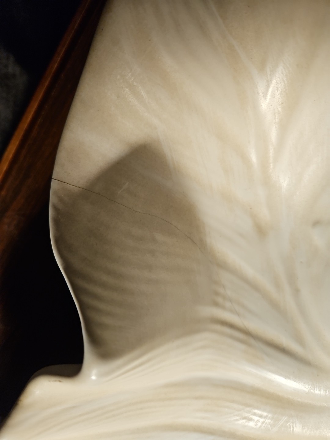 VINTAGE HULL USA 1963 WHITE 63 MAPLE LEAF DISH Hairline Fracture Ding See Pics