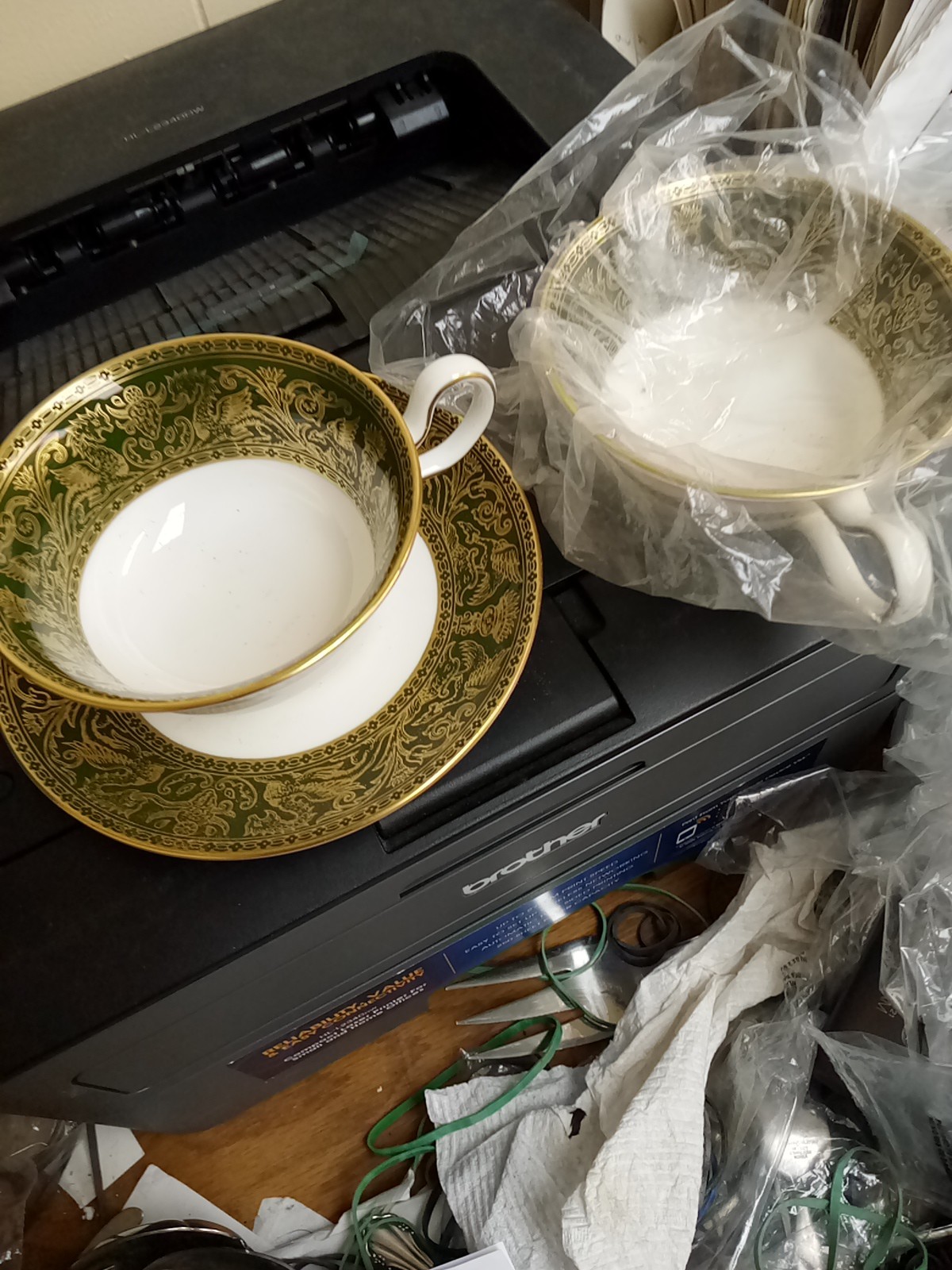 Wedgwood Florentine Dark Green W4170 2 Cups & 1 Saucer AM0001