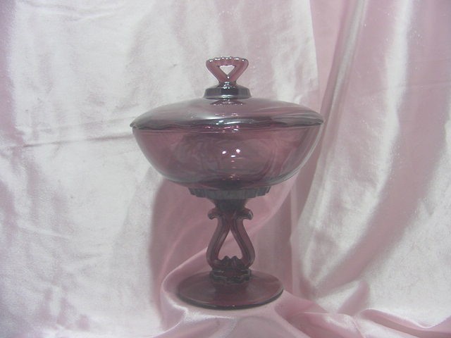 VINTAGE AMETHYST PURPLE GLASS COMPOTE BOWL FOOTED w/ SCALLOPED COVER