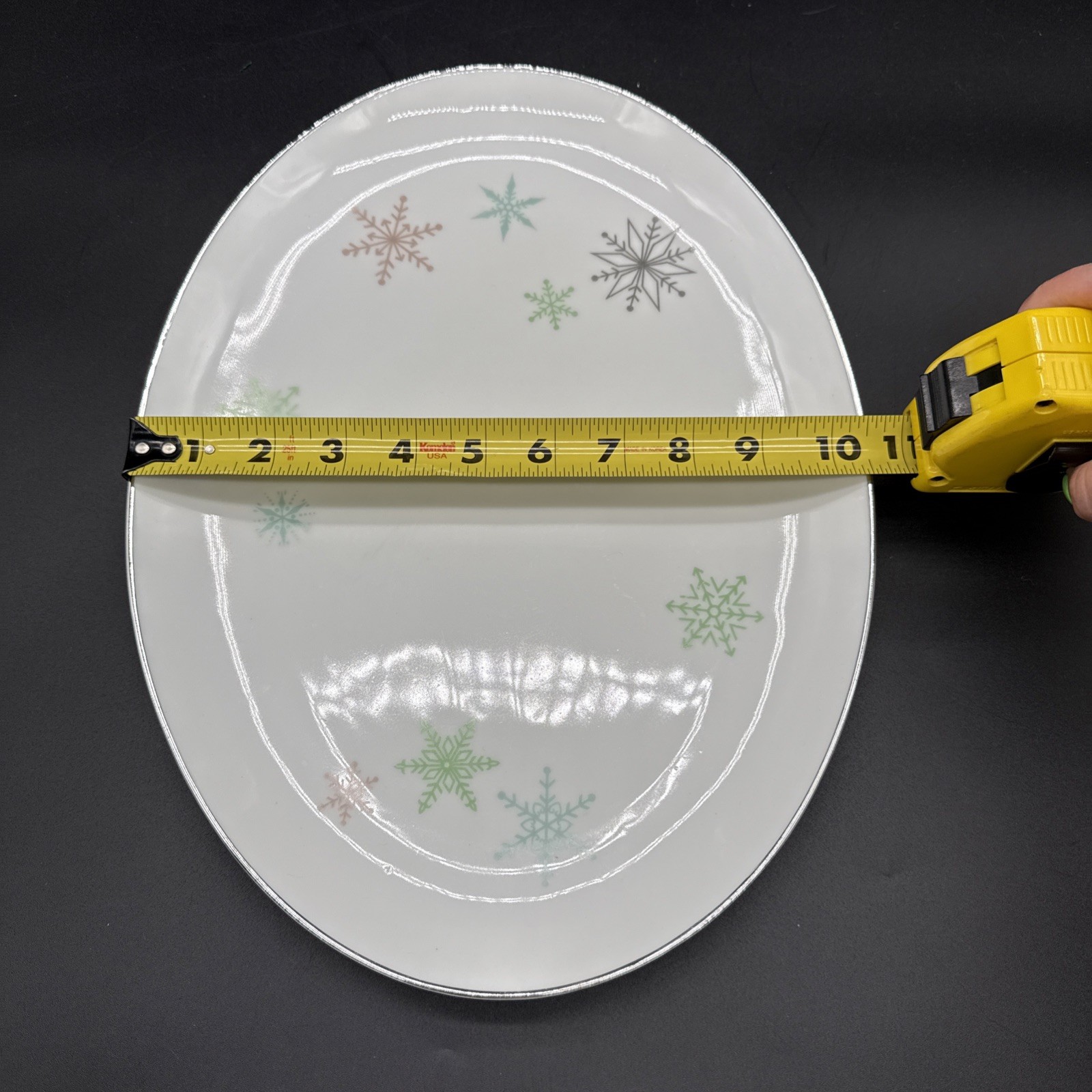 Fine china dinnerware set in ‘Snowflake’ pattern by Harmony House