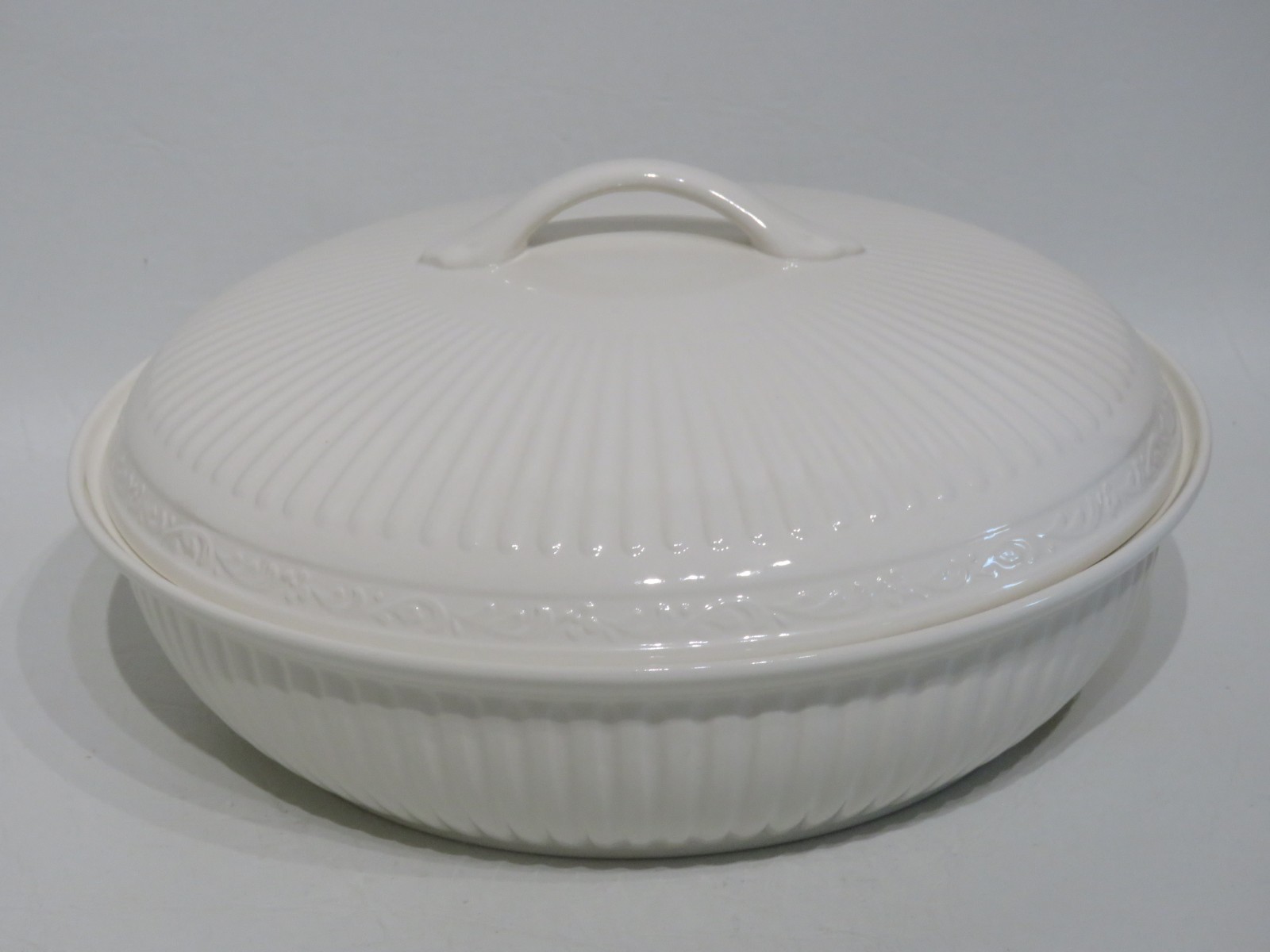 Mikasa “Italian Countryside” 10.25″ Covered Casserole White Scrolled Rim