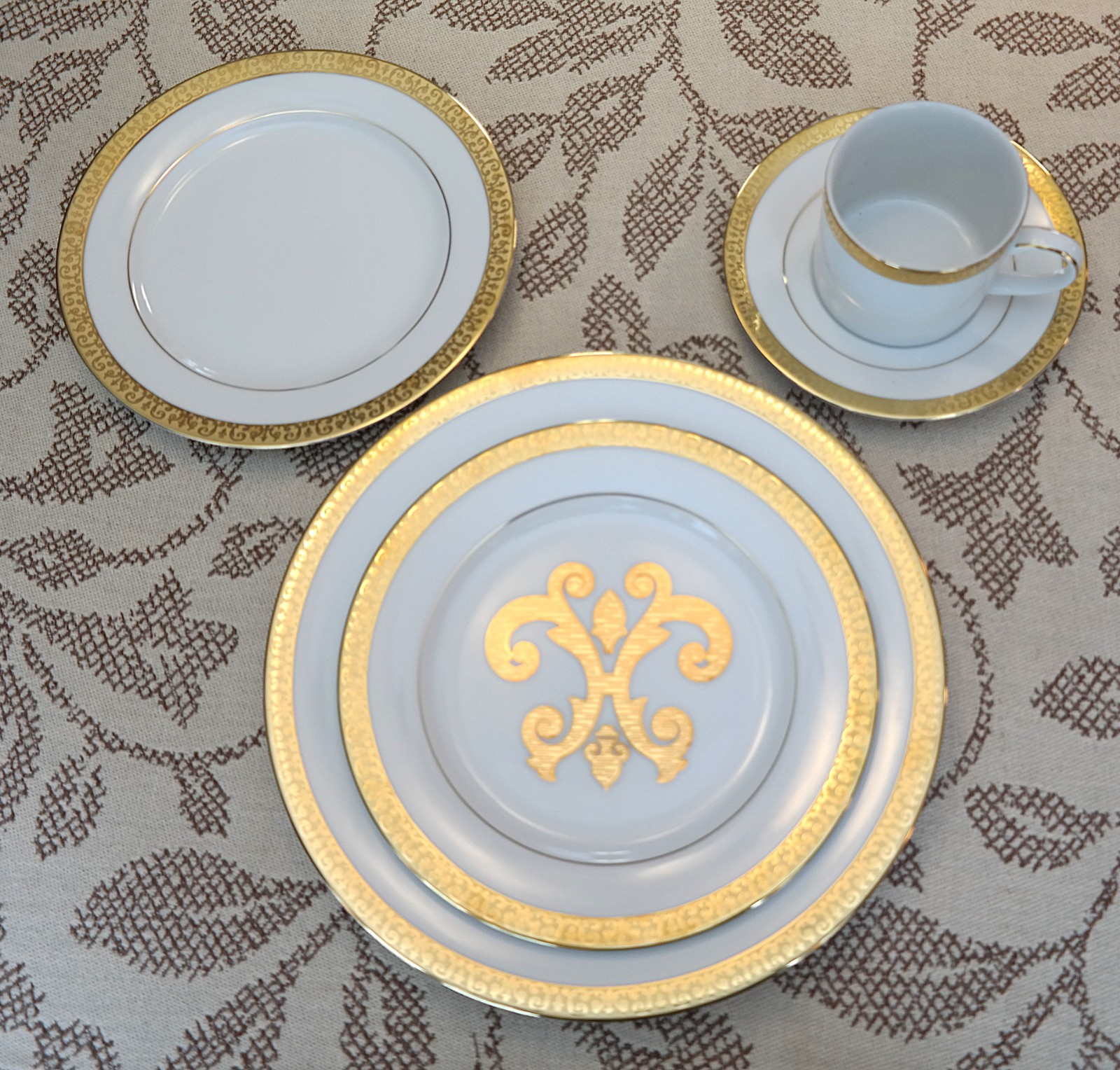 *Set of 6* Royal GOLD BUFFET Cups & Saucers Vintage EUC 1991 [30 available]