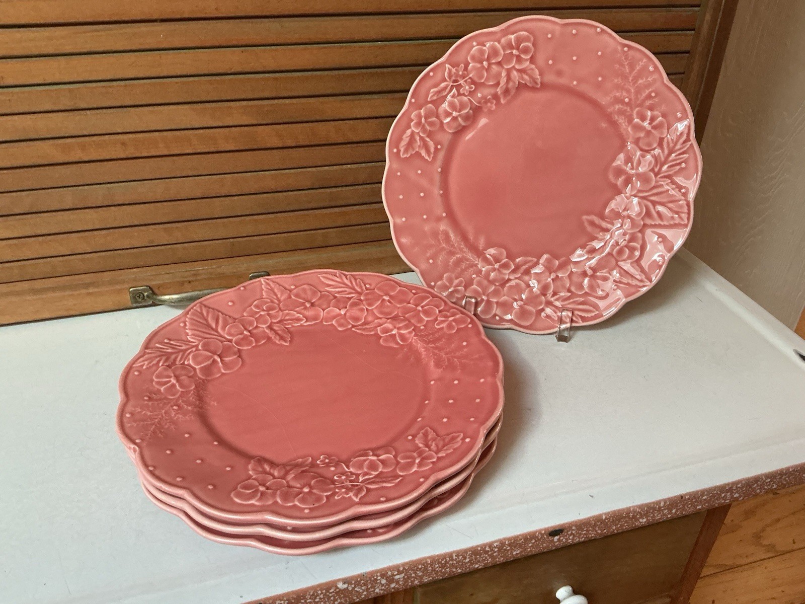 VTG Bordallo Pinheiro “Ingrid Pink” 10 3/8” Dinner Plates Set/4 Retired Pattern