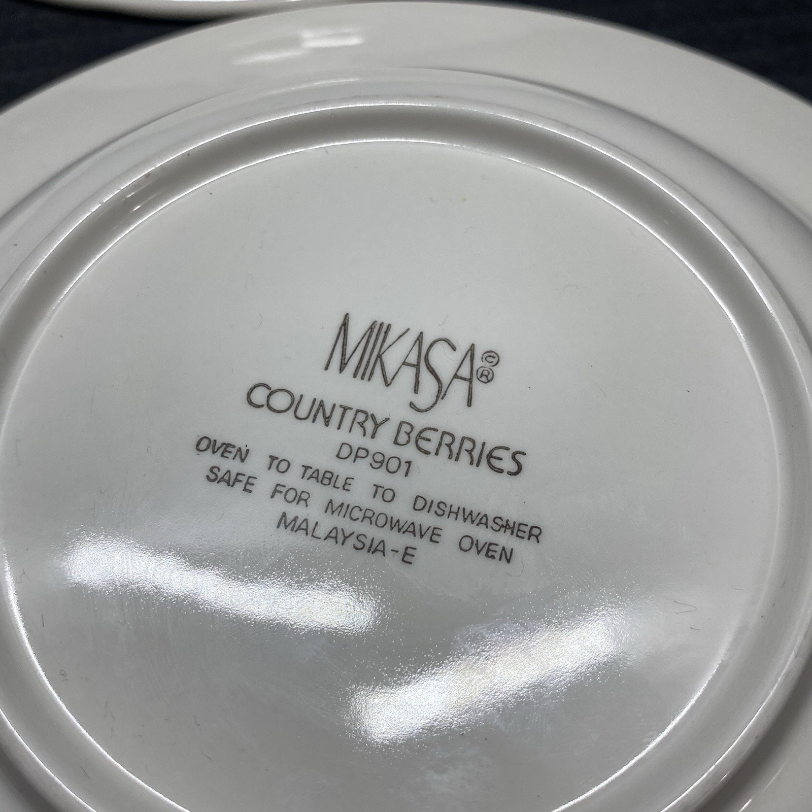 Mikasa COUNTRY BERRIES Strawberry Large Rim Salad Bowls (4) & Dinner Plates (2)