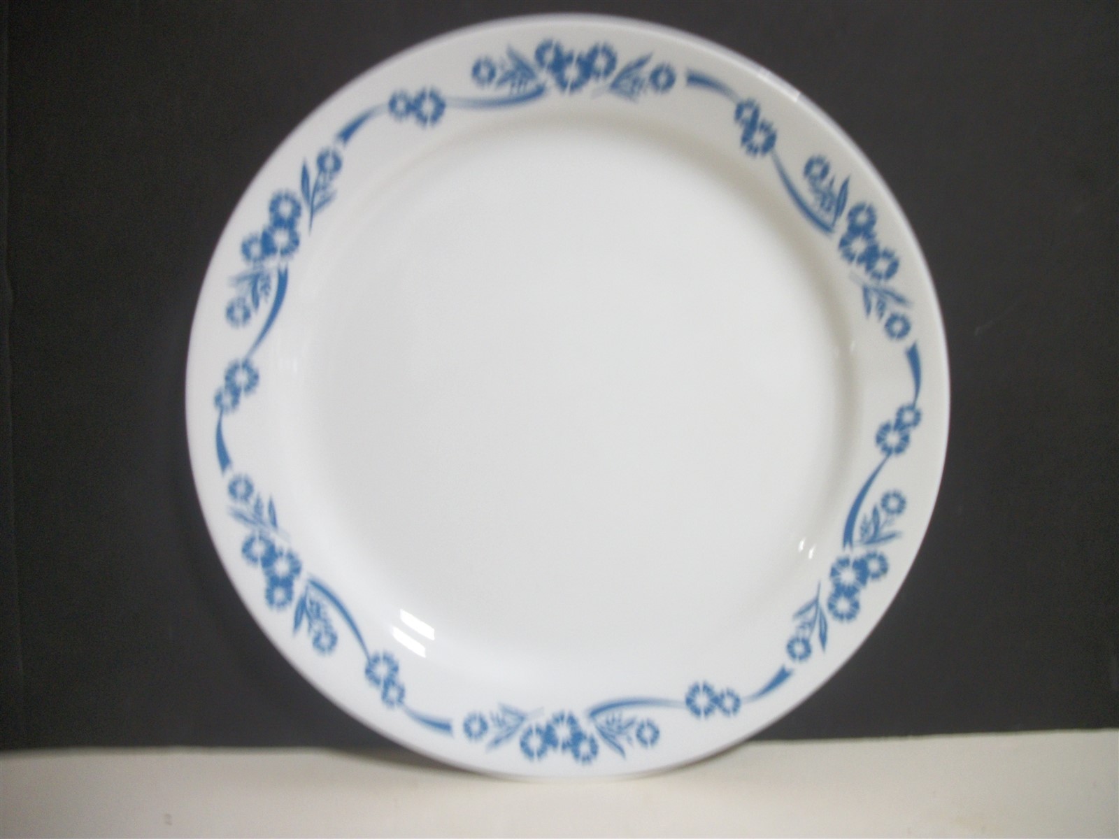 4 Corelle Blue Cornflower Dinner Plates 10 1/4″ by Corning