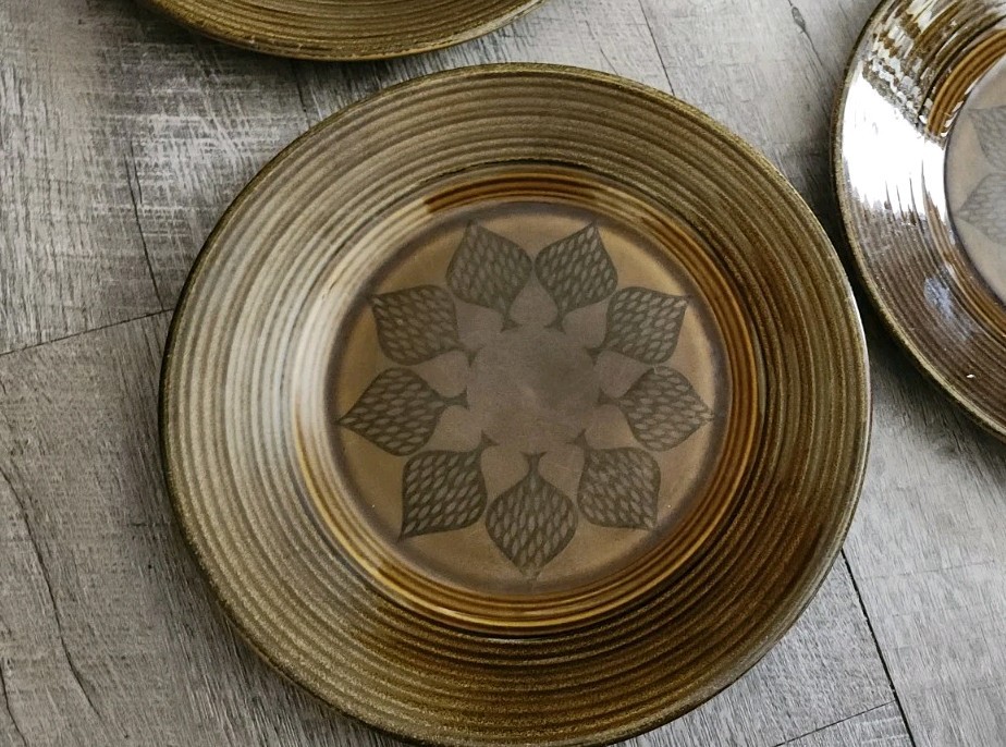 Set Of 6 Old Gold Harmony House 10.25″ Dinner Plates MCM Vintage Glossy