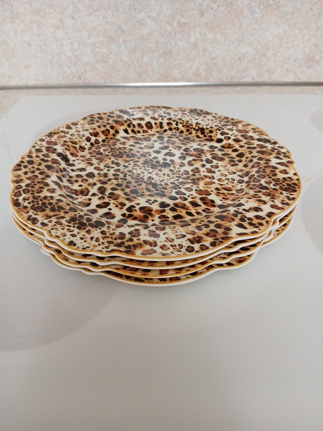 Set of 4 Camila 10 1/2″ Scalloped Edged Full Leopard Print Dinner Plates