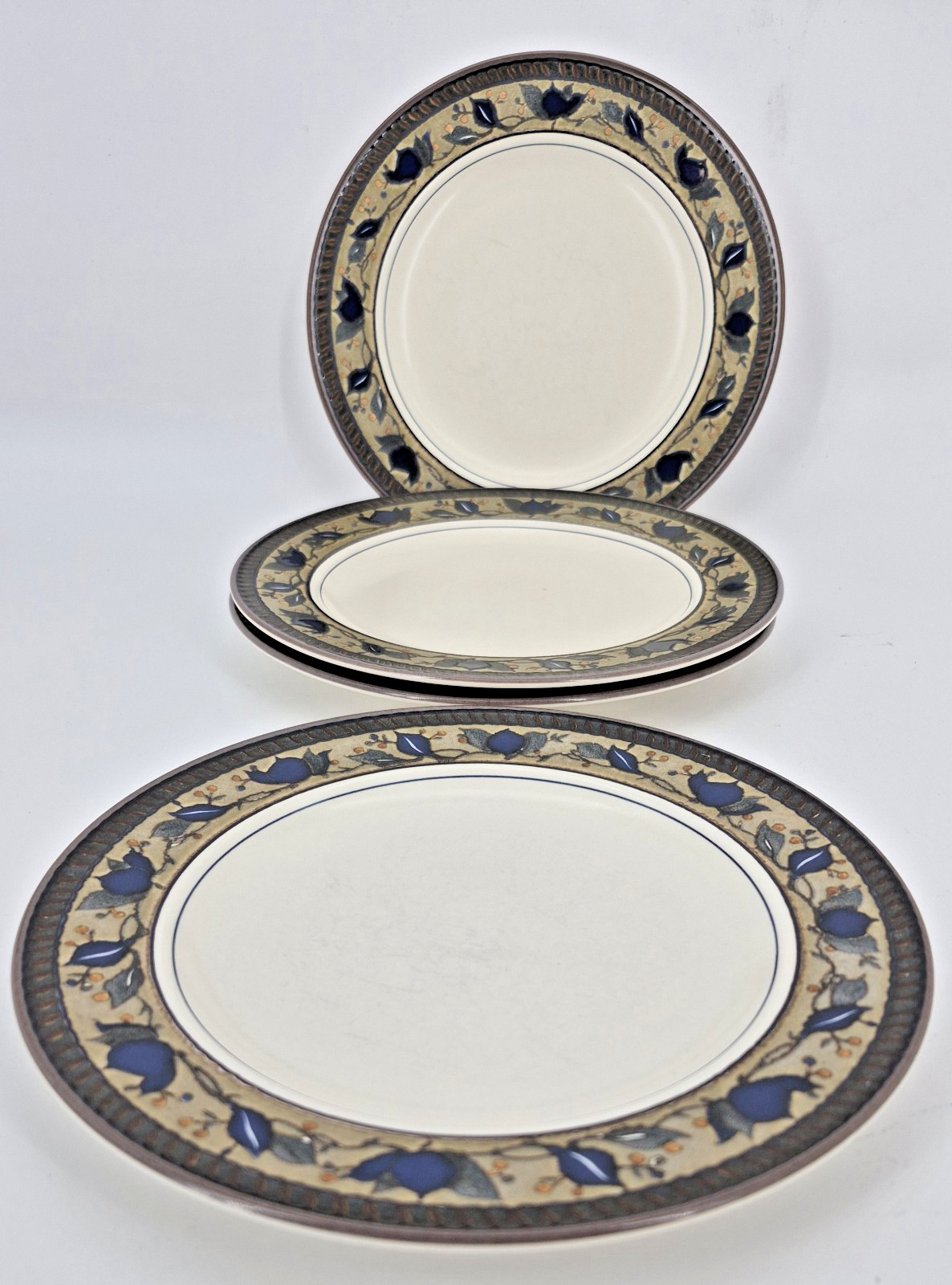 MIKASA INTAGLIO ARABELLA Salad Bread Plates 8 3/8″ ~ CAC01 ~ SET OF 4 ~ EUC