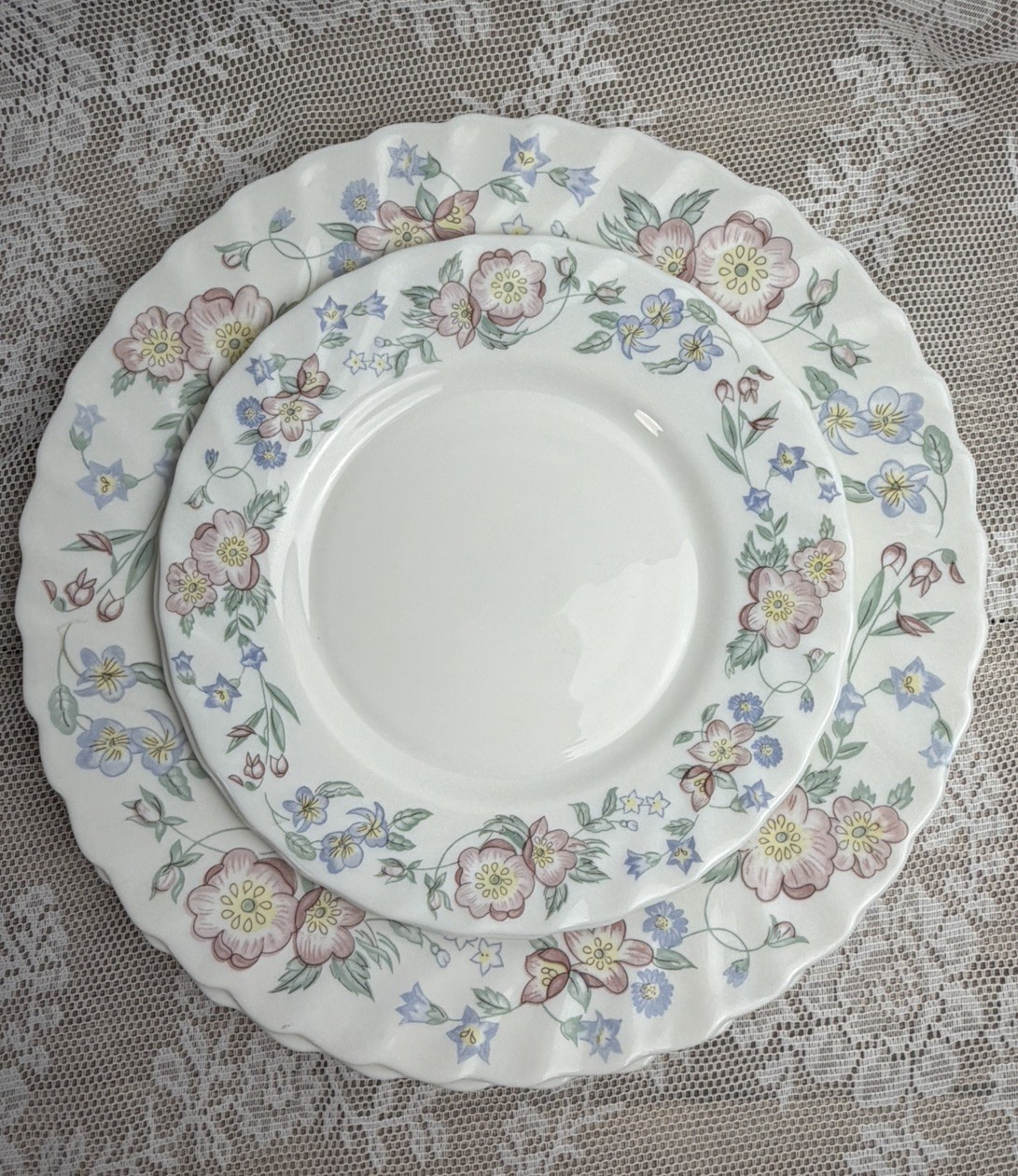 Vintage Arcopal France Champetre Floral Scalloped 5 Pc Plates Mug Set