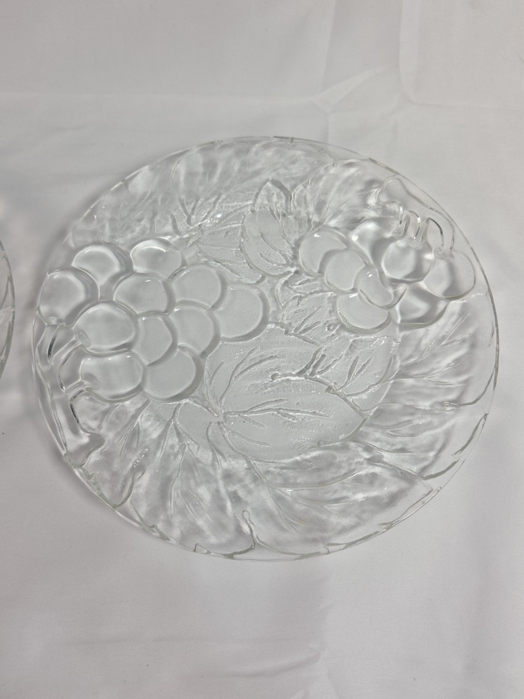Kig VINTAGE Clear Set of 2 10+” Dinner Plate Pressed Fruit Glass Indonesia