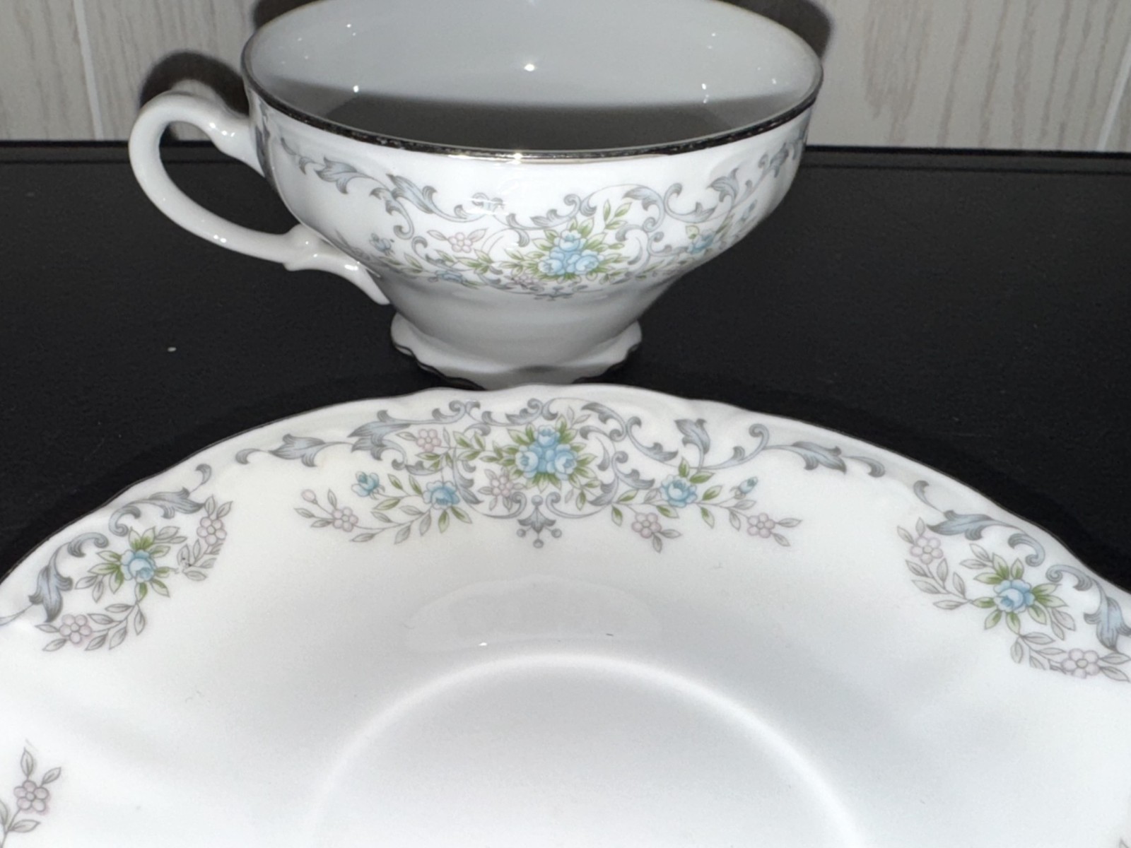 VINTAGE 8 pc NORLEANS THERESA JAPAN 4 CUPS 4 SAUCERS FINE CHINA PLATINUM 1964-
