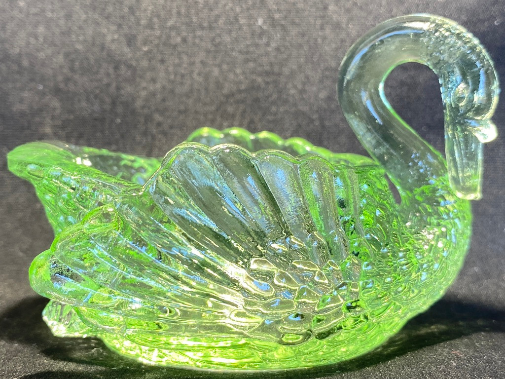 Green Vaseline uranium glass Swan / Easter eggs salt cellar dip duck dish yellow