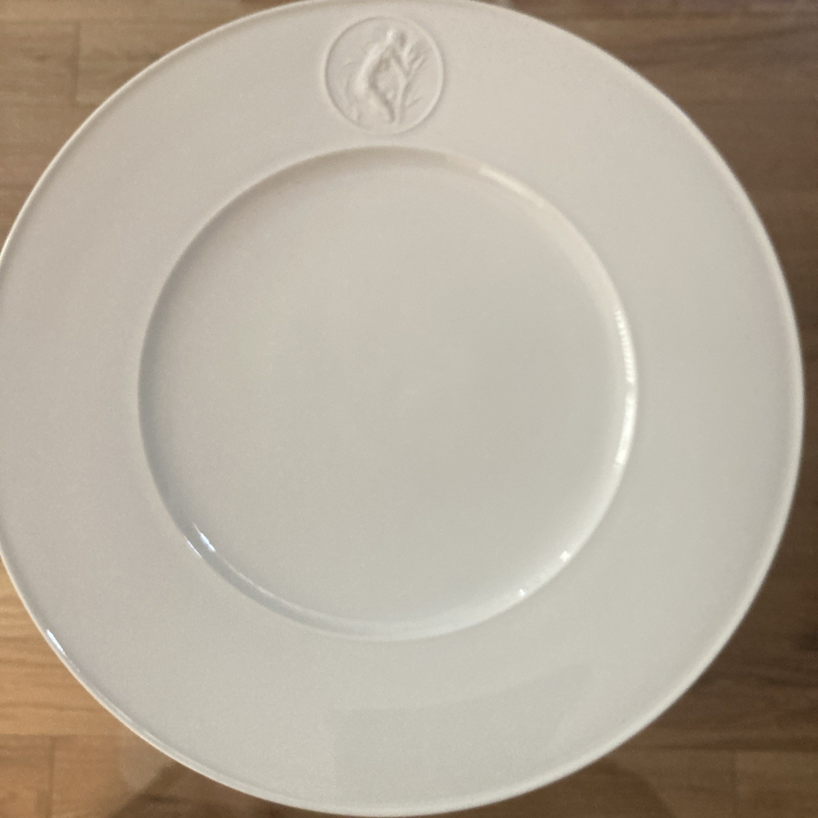 KPM “Arkadia” Dinner Plate Syrinx Medallion Porcelain 10.25″ Berlin Germany