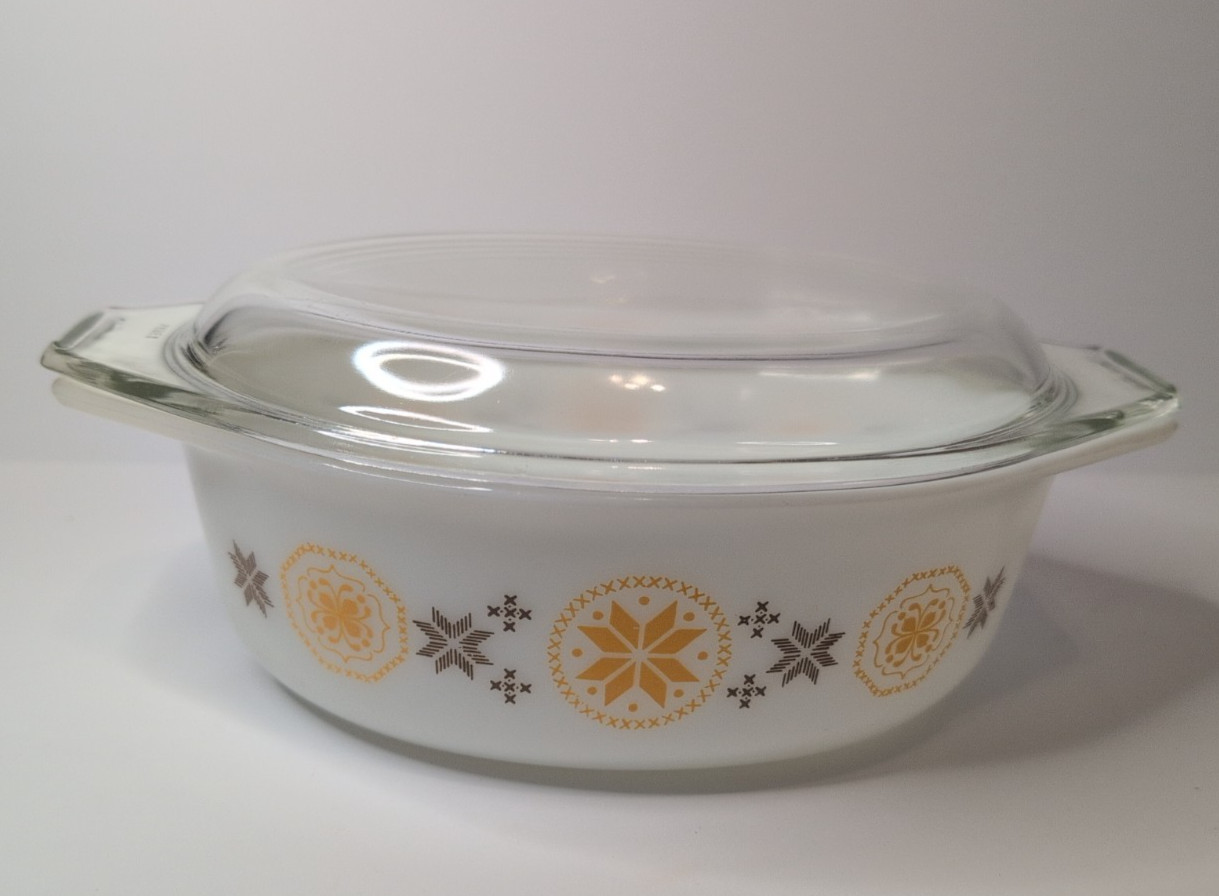 Vintage Pyrex Town and Country 043 1.5 Qt Oval Casserole Dish with Lid