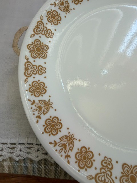 4 Corelle Livingware Corning Butterfly Gold 10 1/4″ DINNER Plates – Excellent