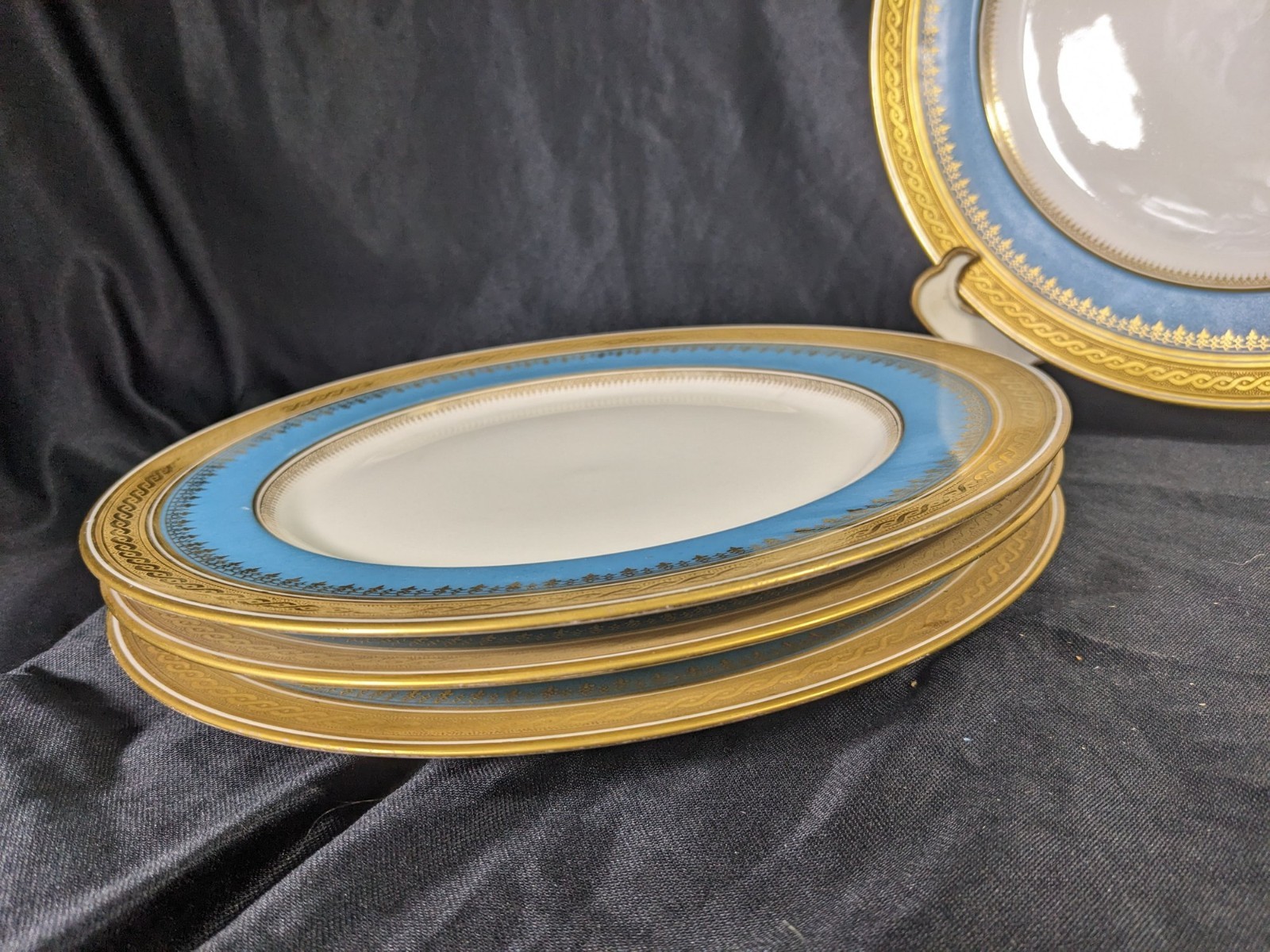 Set Of 4 Bernardaud Limoges Dinner Plates Turquoise Blue Heavy Gold Trim 10″