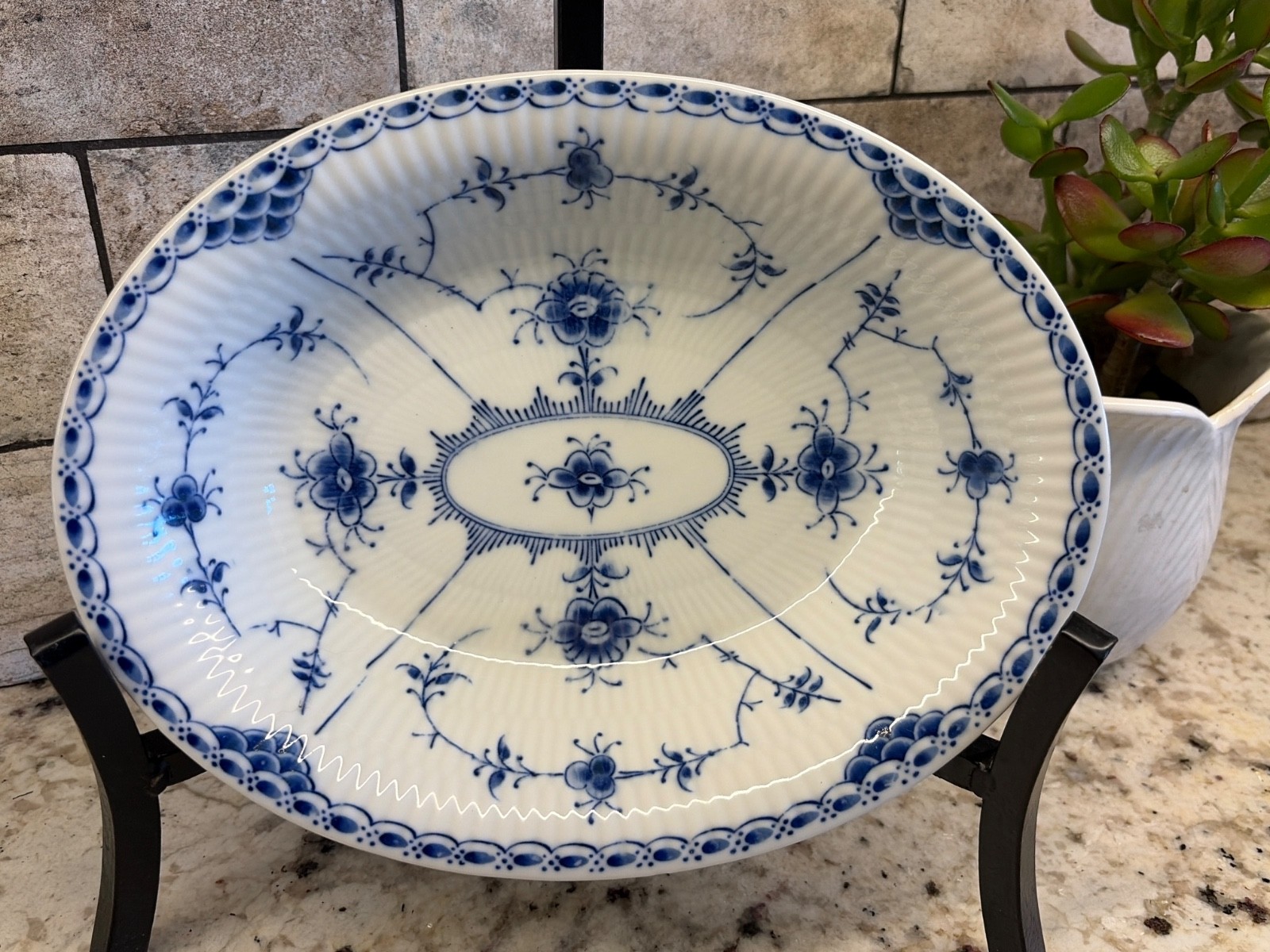 Vintage New LIPPER AND MANN BLUE FJORD OVAL SERVING Fluted BOWL 10 1/4″ x 7 7/8″