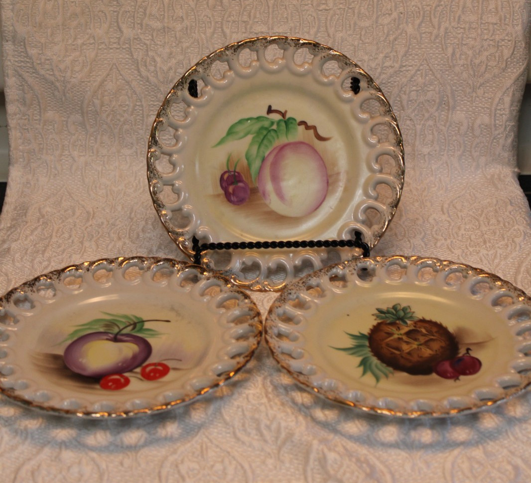 Vintage Three piece fruit wall plates 8″ with gold trim