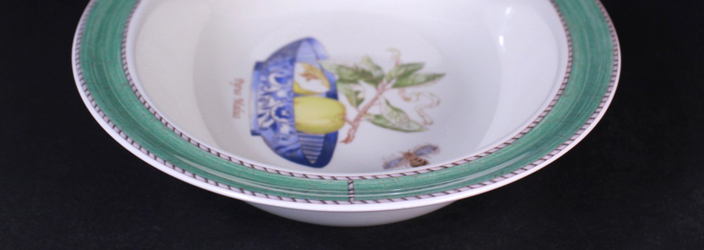 Wedgwood Sarah’s Garden Pyrus Malus Oval Serving Bowl **See Seller Sescription