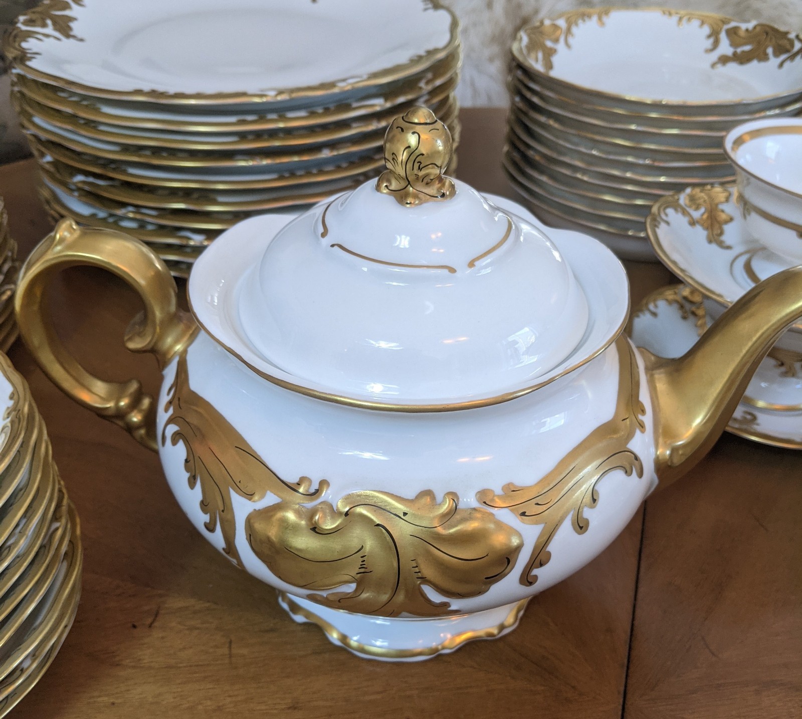 WALBRZYCH WAWEL CHINA POLAND GOLD GILDED EDGE COMPLETE SERVICE FOR 10 UNBOXED