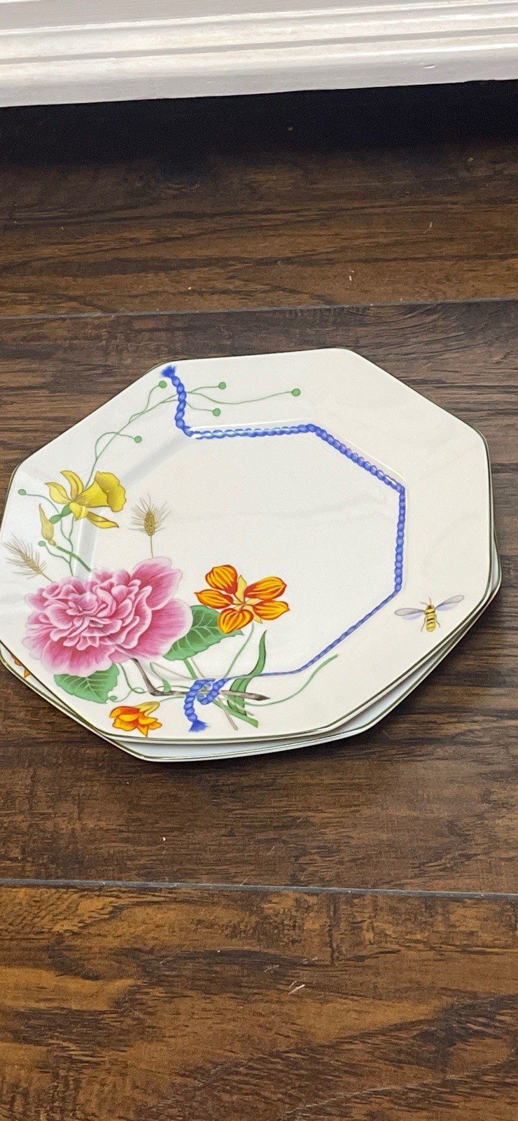 Set Of 2 Lynn Chase Flores 10” Dinner Plates W/ Blue Rope Motif,Flowers And Bee