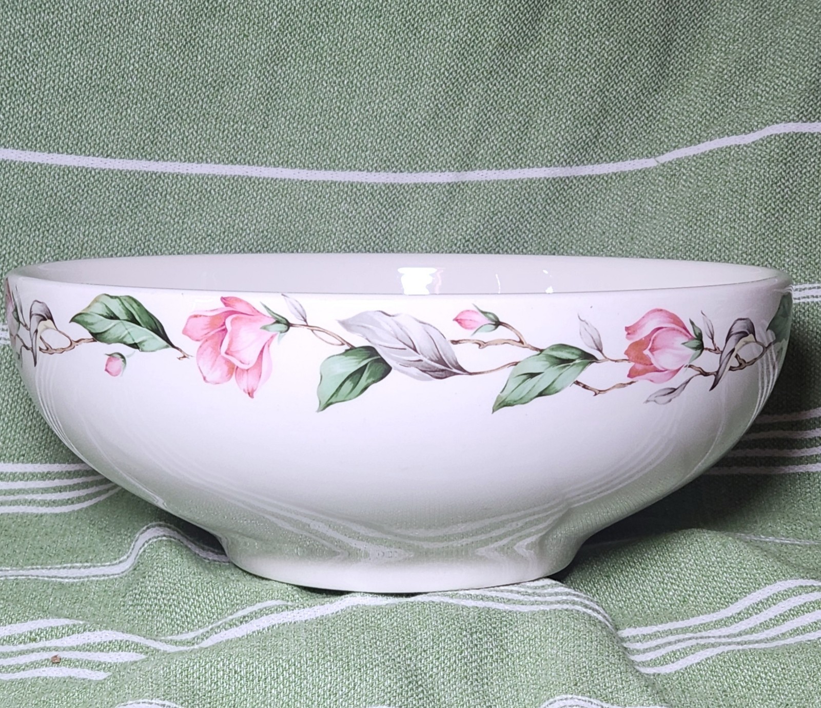 Universal Cambridge Rose Garland 2Qt Heavy Mixing Bowl