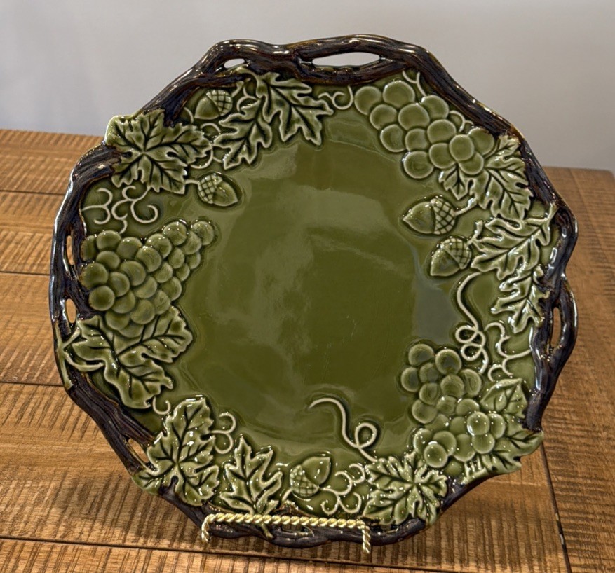 MAJOLICA Olive Green Large Serving Plate Grapes Oak Leaf Vines Acorns