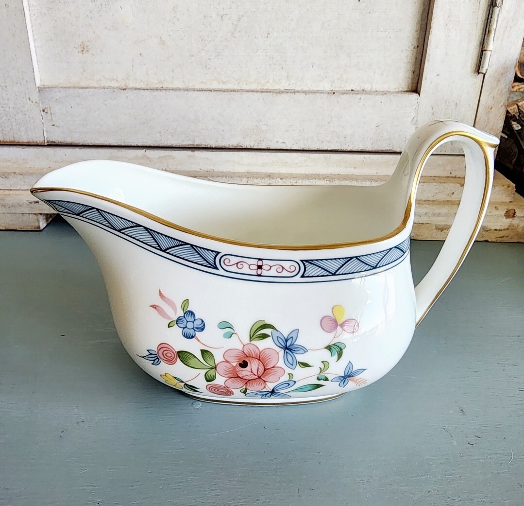 Wedgwood MONTCALM Gravy Boat Floral Blue Lines Triangle Band Gold Trim