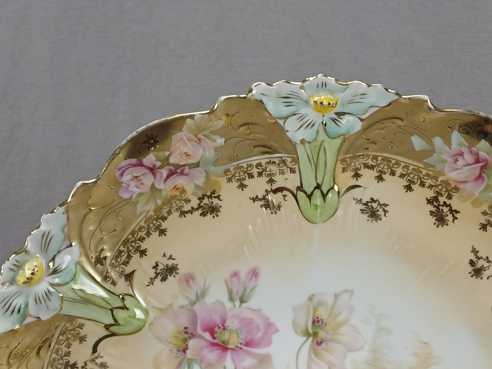 RS Prussia Lily Mold 29 Pink Yellow Flowers Heavy Gold 11 3/4 Inch Charger