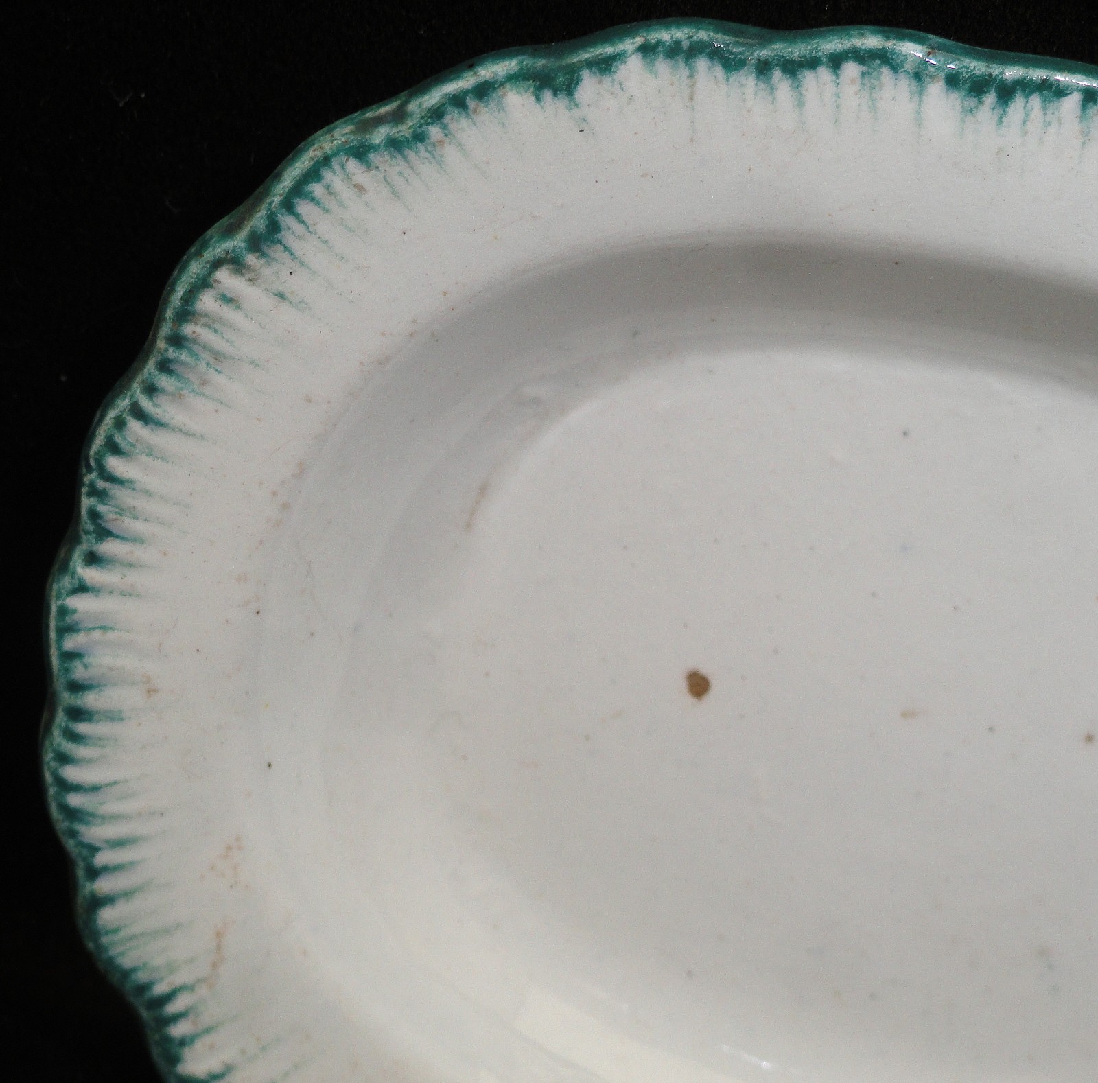 Green Feather Edge Shell Edged Pearlware Toy Platter Davenport c 1825