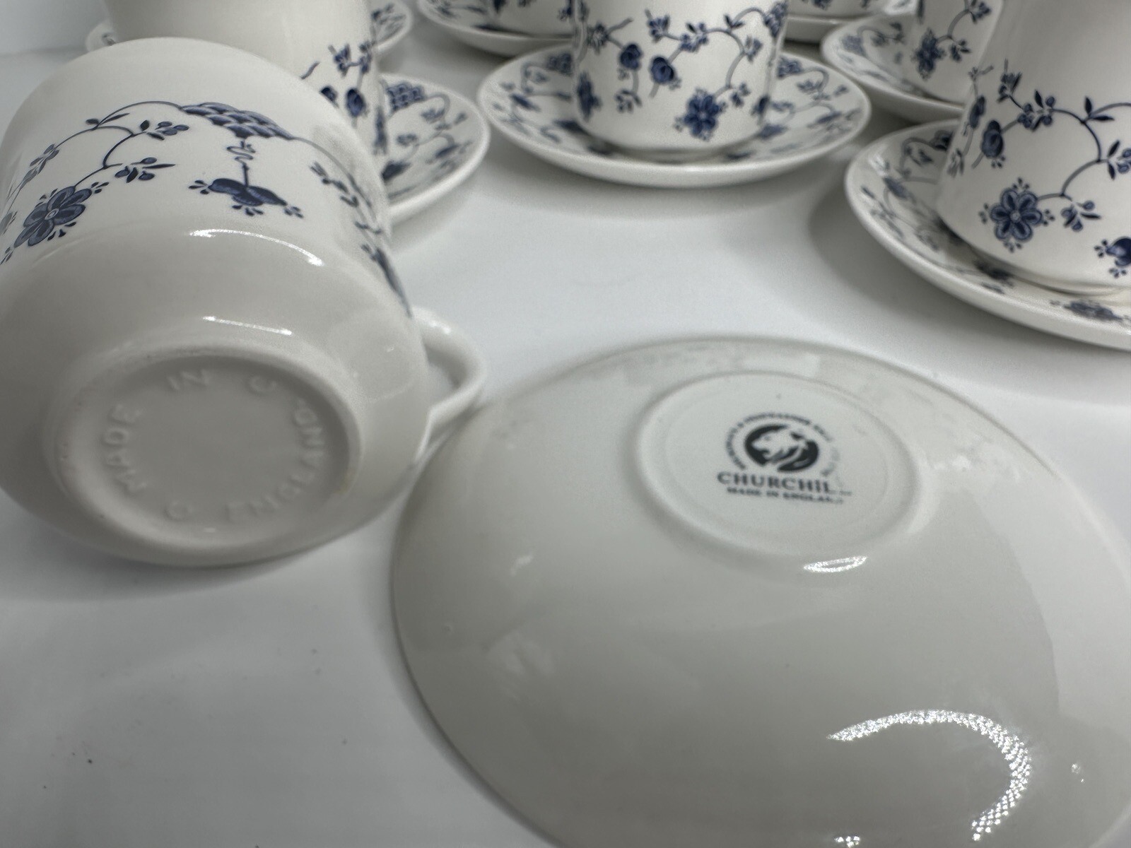 VTG Finlandia (Swirl Rim, England) CHURCHILL, Tea Cup And plate Set Of 16 pcs