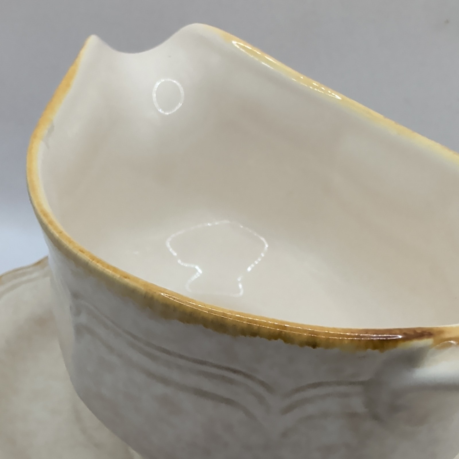 Mikasa Country Charm FG000 Gravy Boat with Underplate Speckled Cream and Gold