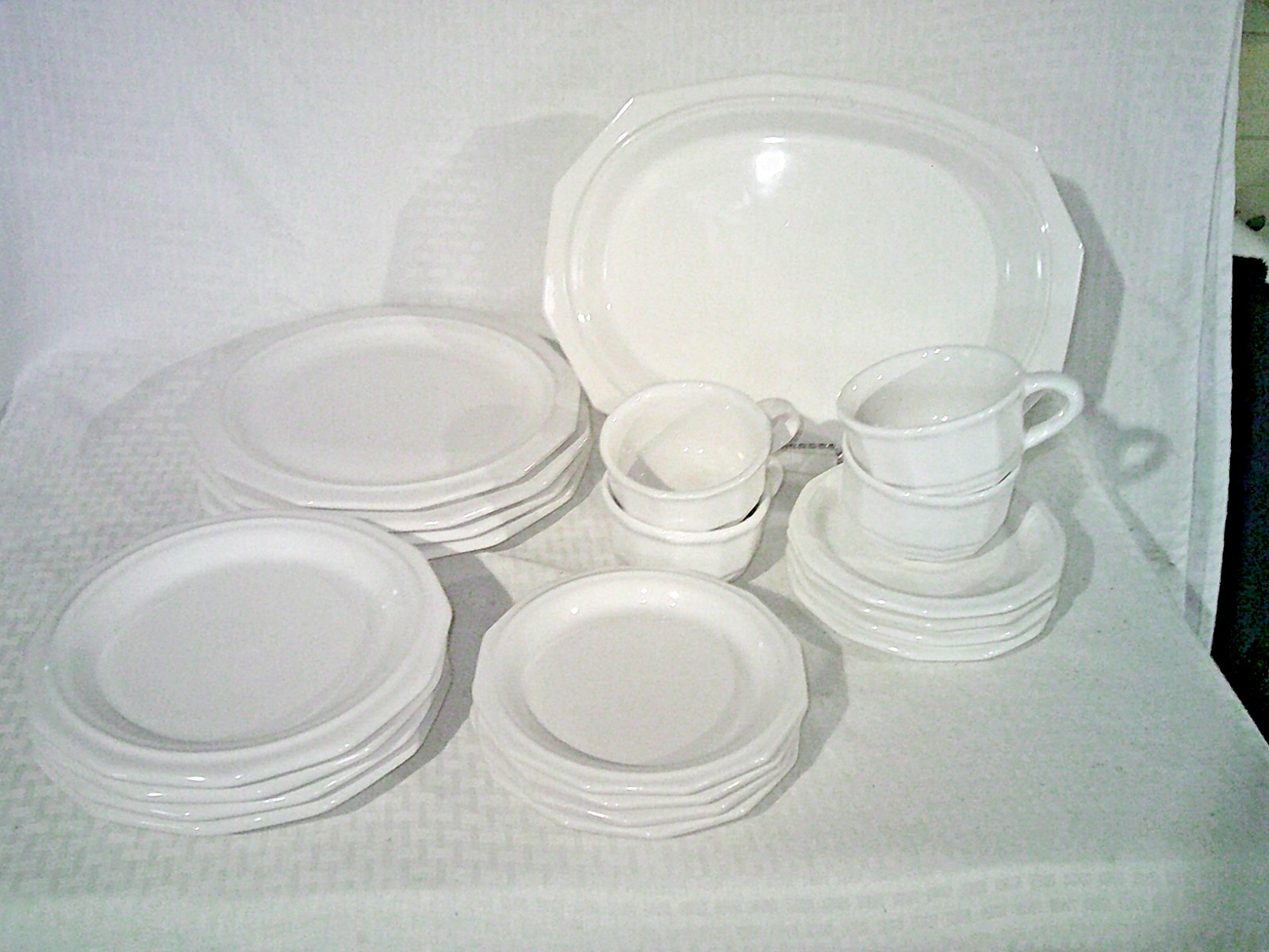 Vintage Pfaltzgraff Heritage White Stoneware 21 Pieces Service For 4 USA