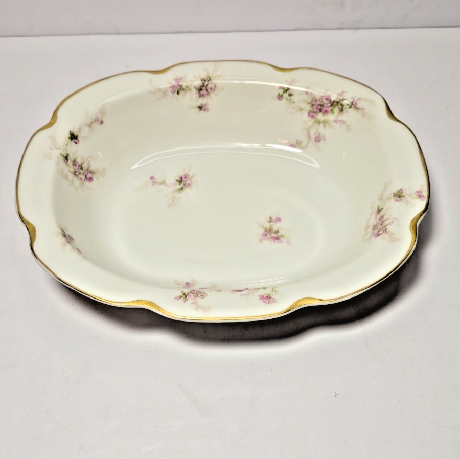 Haviland Limoges Oval Serving Bowl – Scalloped Edges – Gold Trim 9.25″ × 7.5″