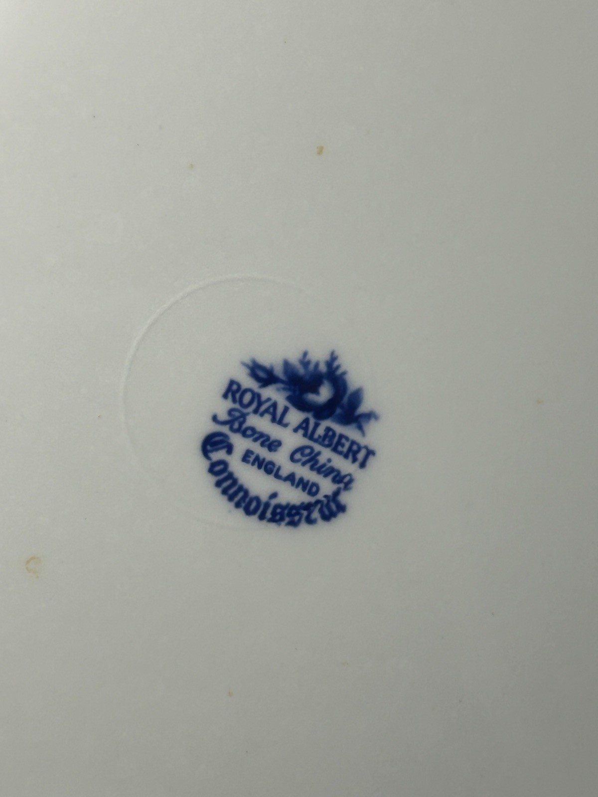 ROYAL ALBERT, CONNOISSEUR- SET OF 4 DINNER PLATES ENGLISH BONE CHINA BLUE WHITE