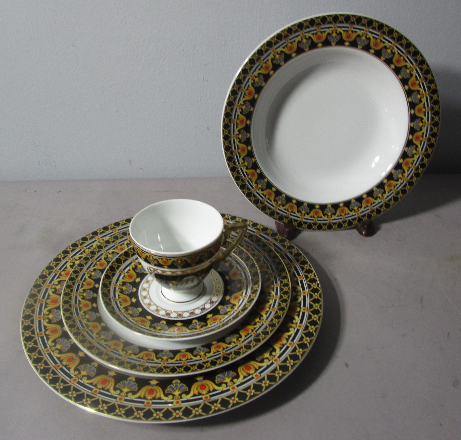 Vintage Unused 86 Piece VERSACE STYLE ITALIAN JUMBO GRUPPO Dinner Set for Twelve