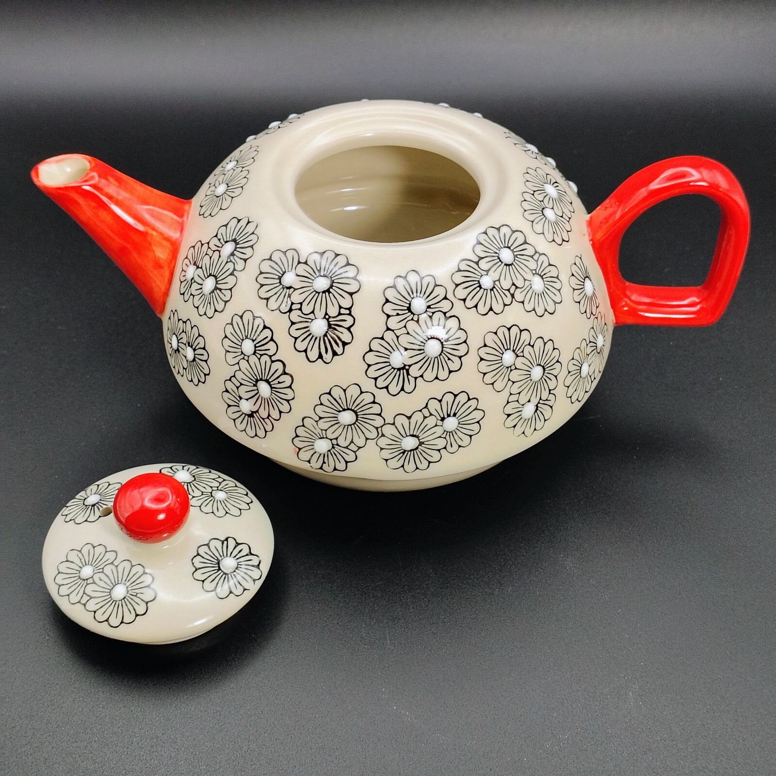Yokohama Studio Hand Painted Embossed Ceramic Teapot & Cup Mug Duo Set