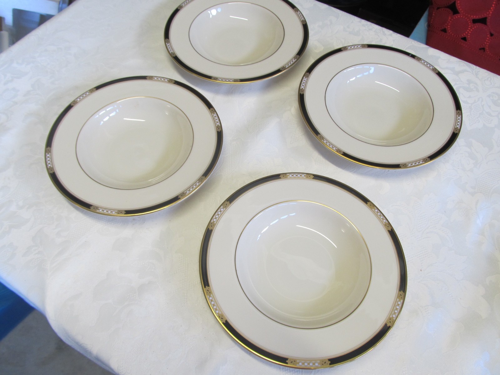 LENOX Presidential HANCOCK 4 Rimmed Soup Bowl 8 1/4″ Raised Dots Gold/Black