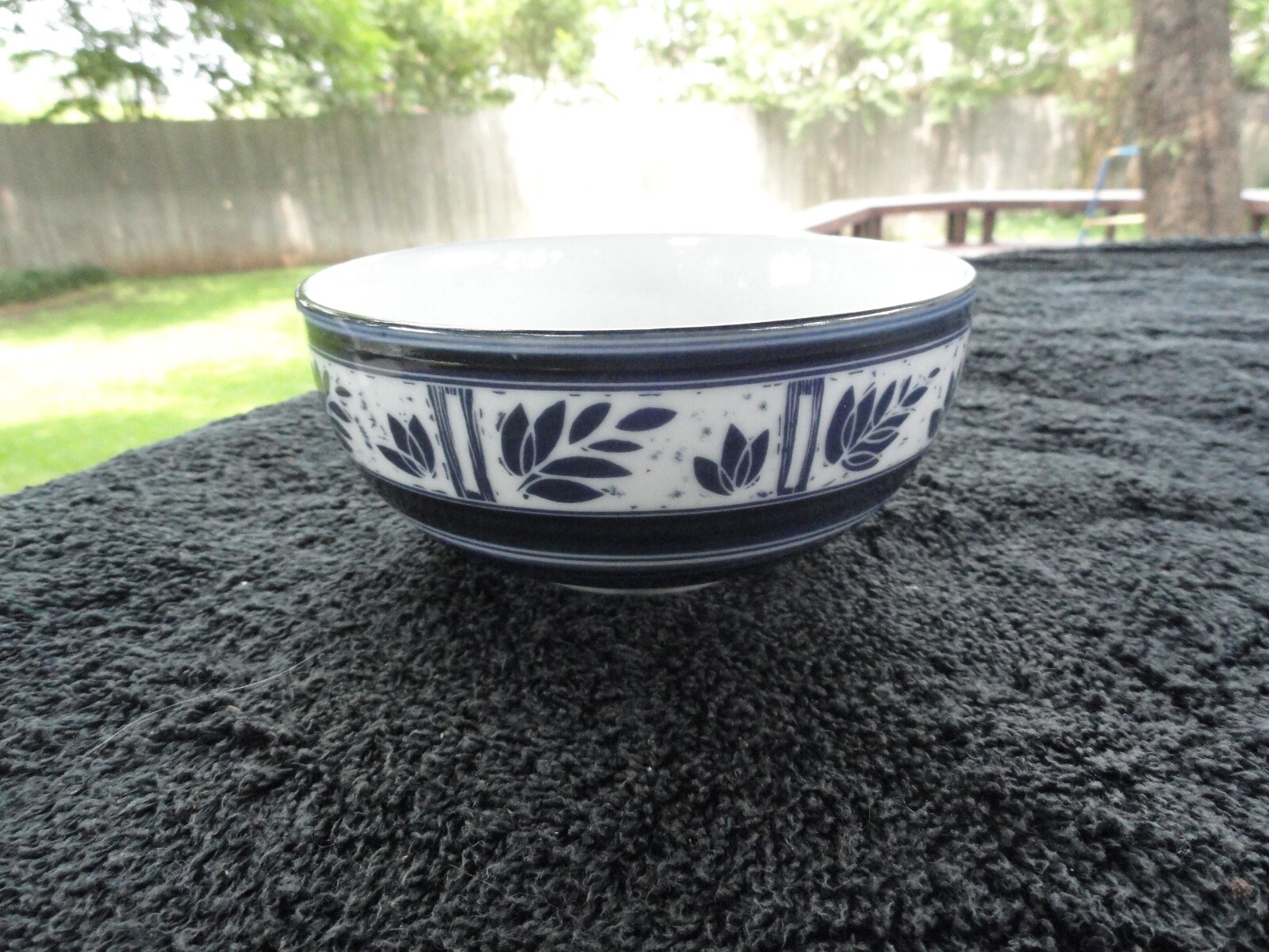 Dansk Ceylon Navy Blue Leaves and Bands White Accent Fruit and Cereal Bowl