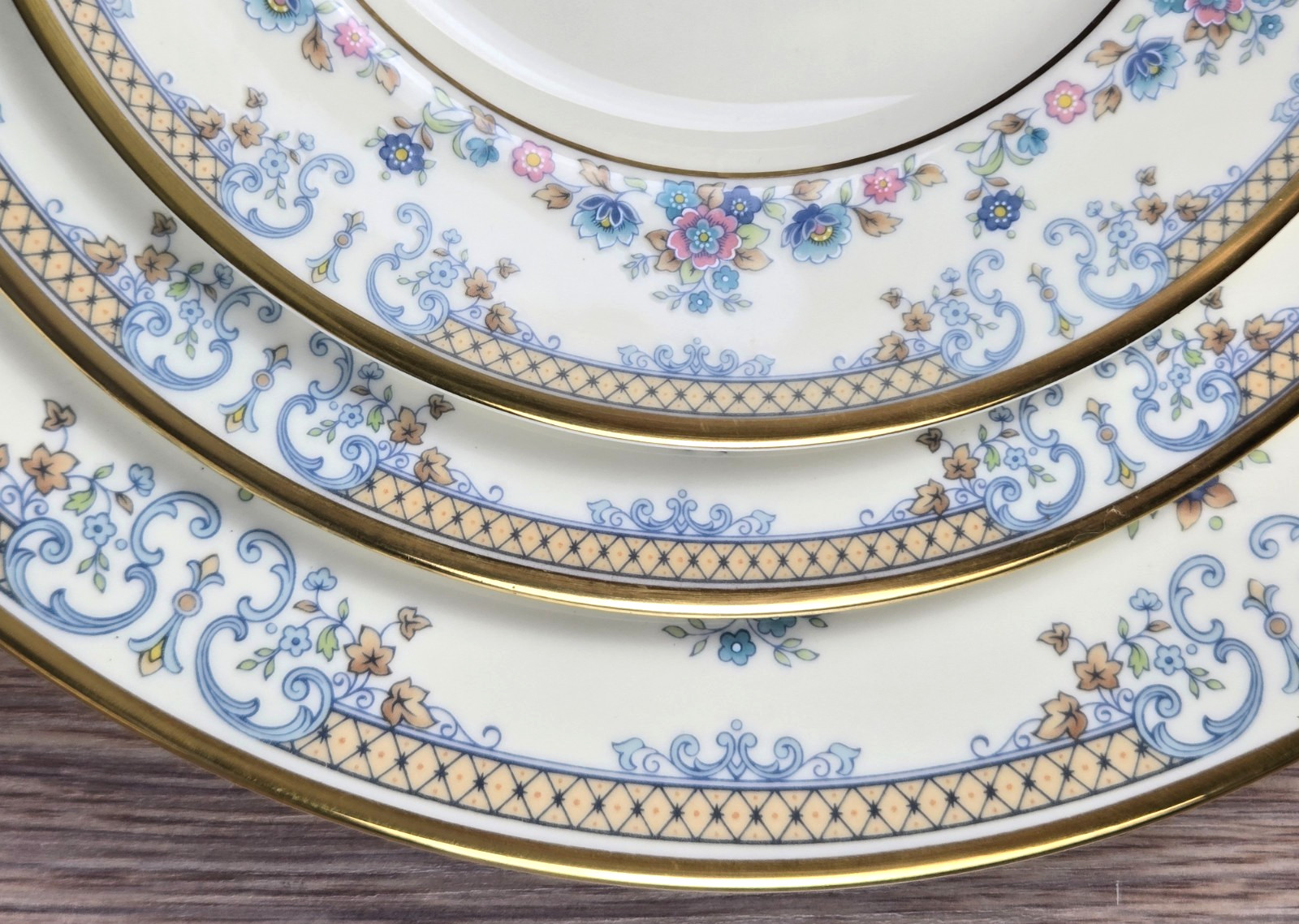Avonlea by Minton 5 piece place setting dinner salad dessert plate cup saucer