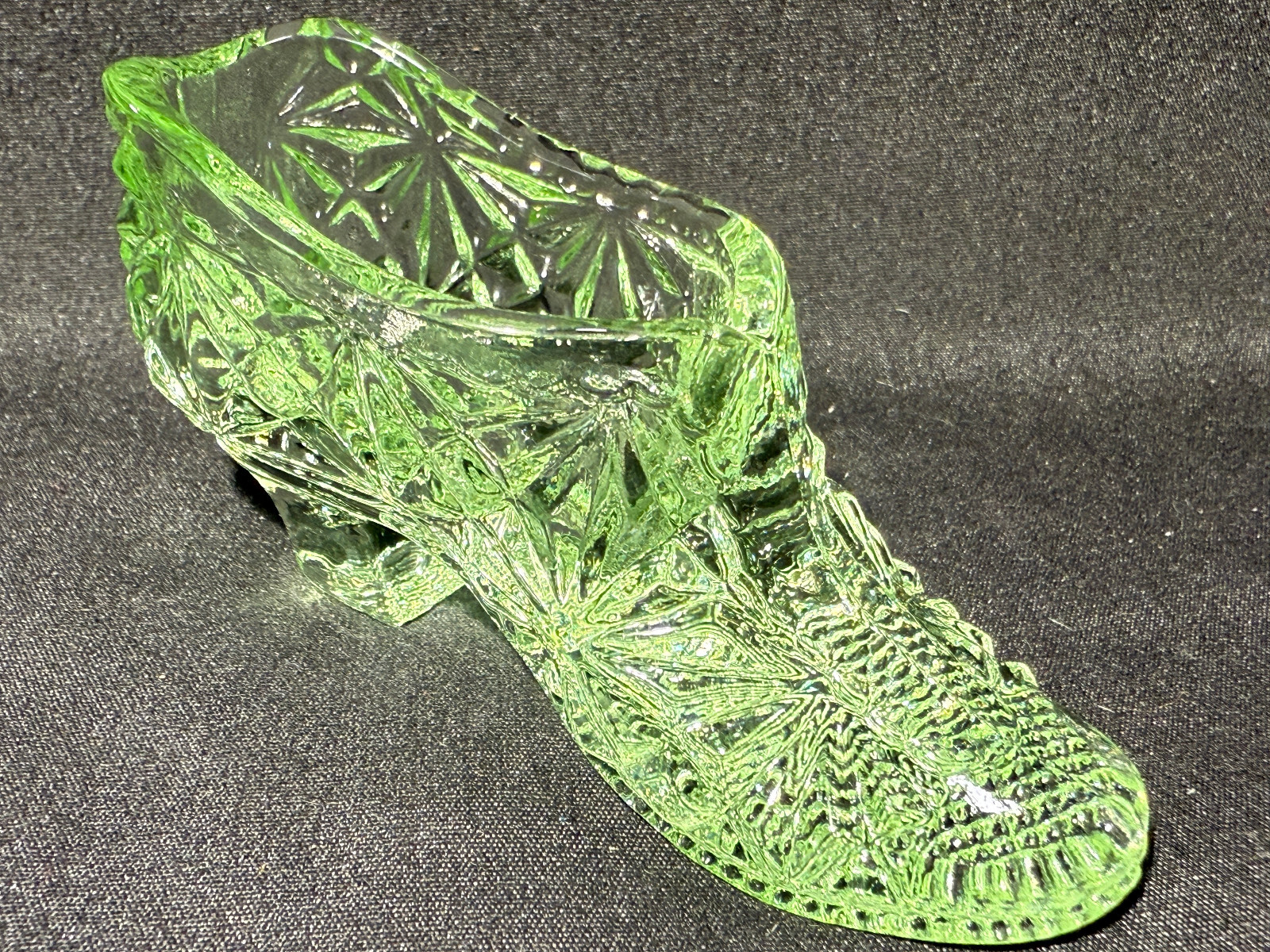 Green Vaseline glass floral shoe slipper boot uranium daisy & button pattern art
