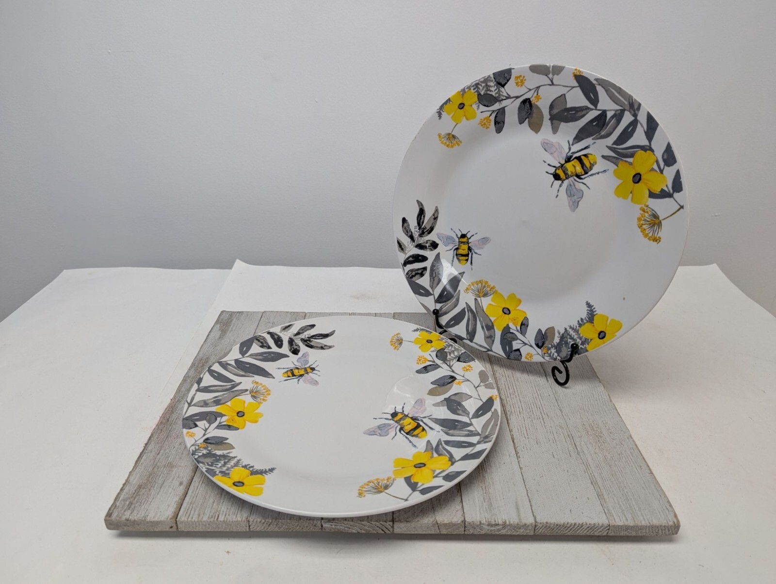 Royal Norfolk Bees and Flowers Set Of 2 Dinner Plates 10 1/2″