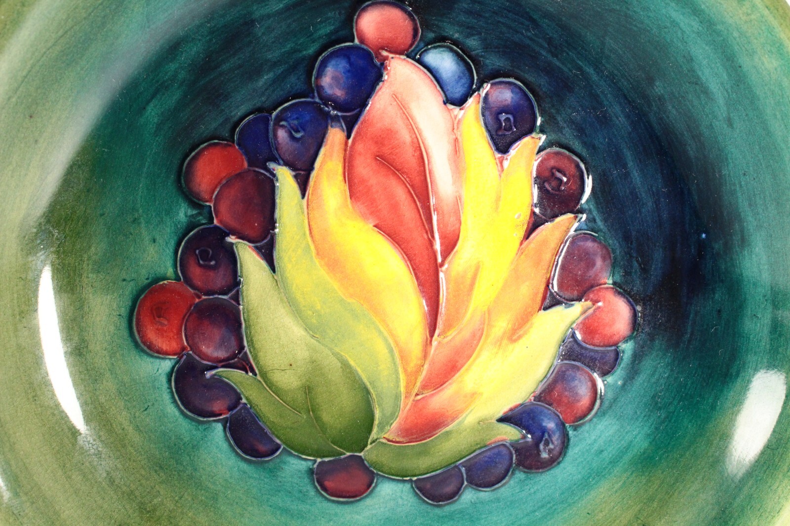 = 1930s Moorcroft Pottery Flambe Plate With Leaf & Berry Green Glaze England 9″