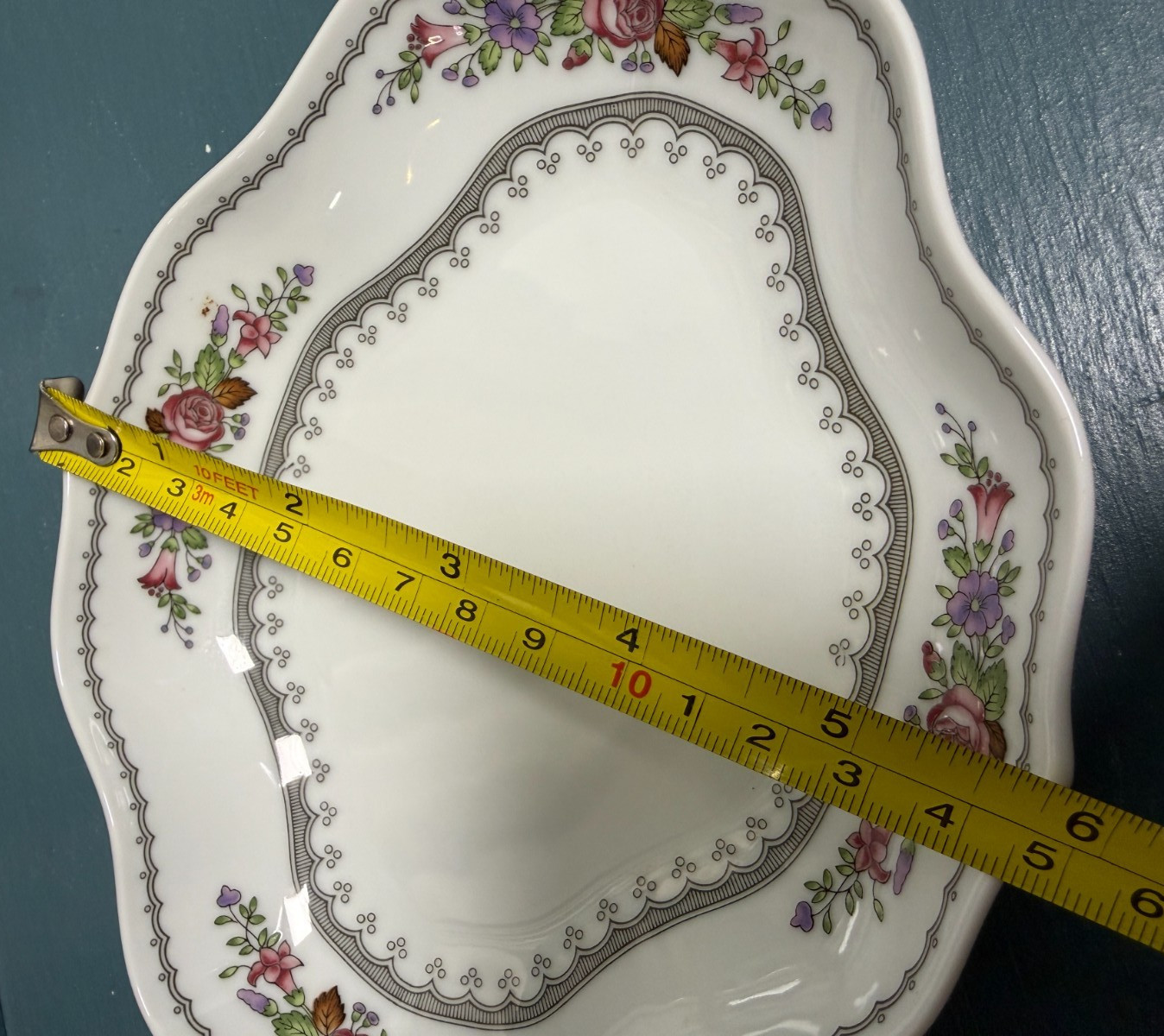 Hutschenreuther Arabella Porcelain Pickle Relish Dish Maria Theresa Scalloped
